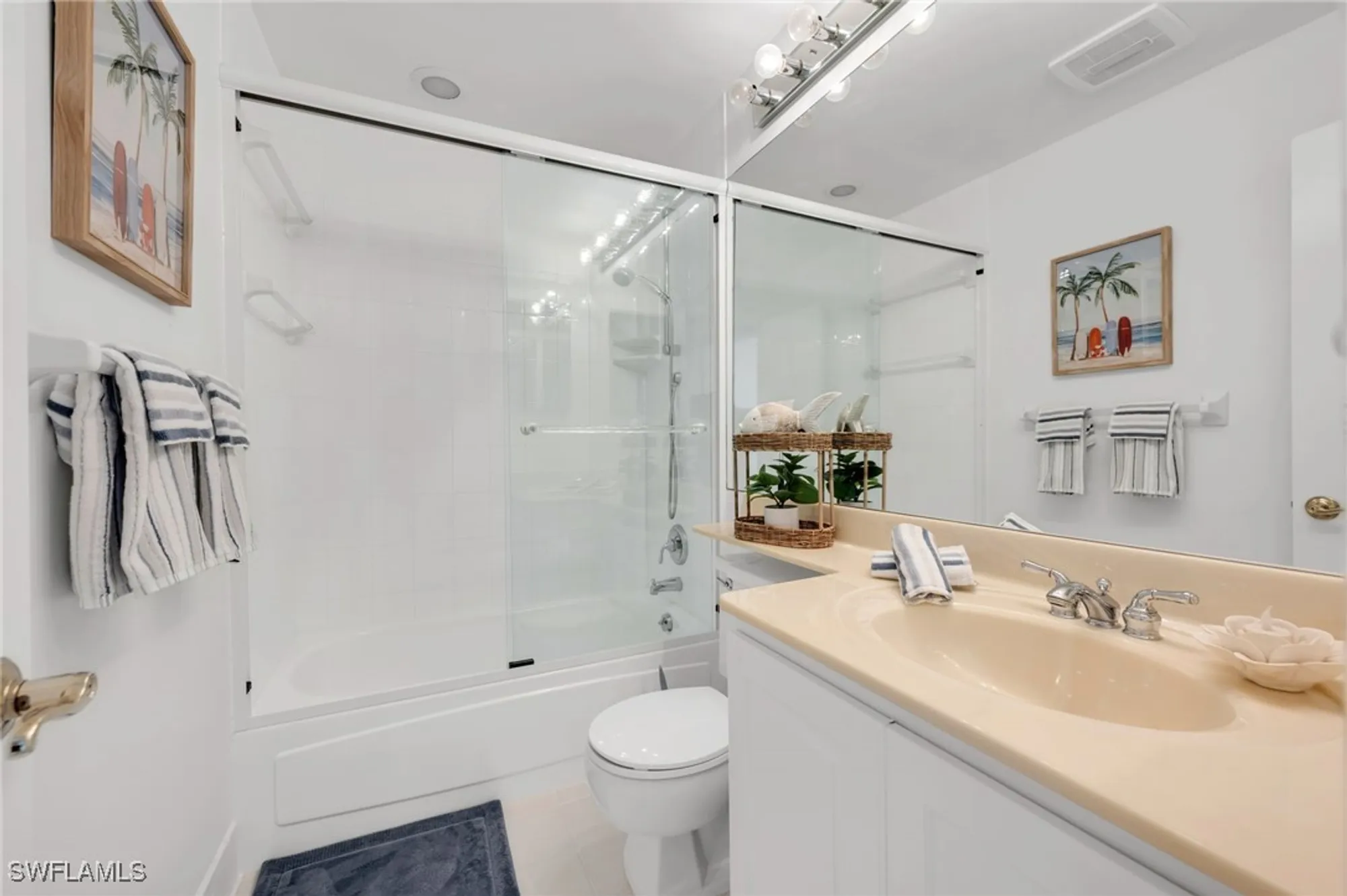 Property Slideshow image 23 of 25 | 2121 gulf shore blvd 305, Naples, FL, 34102