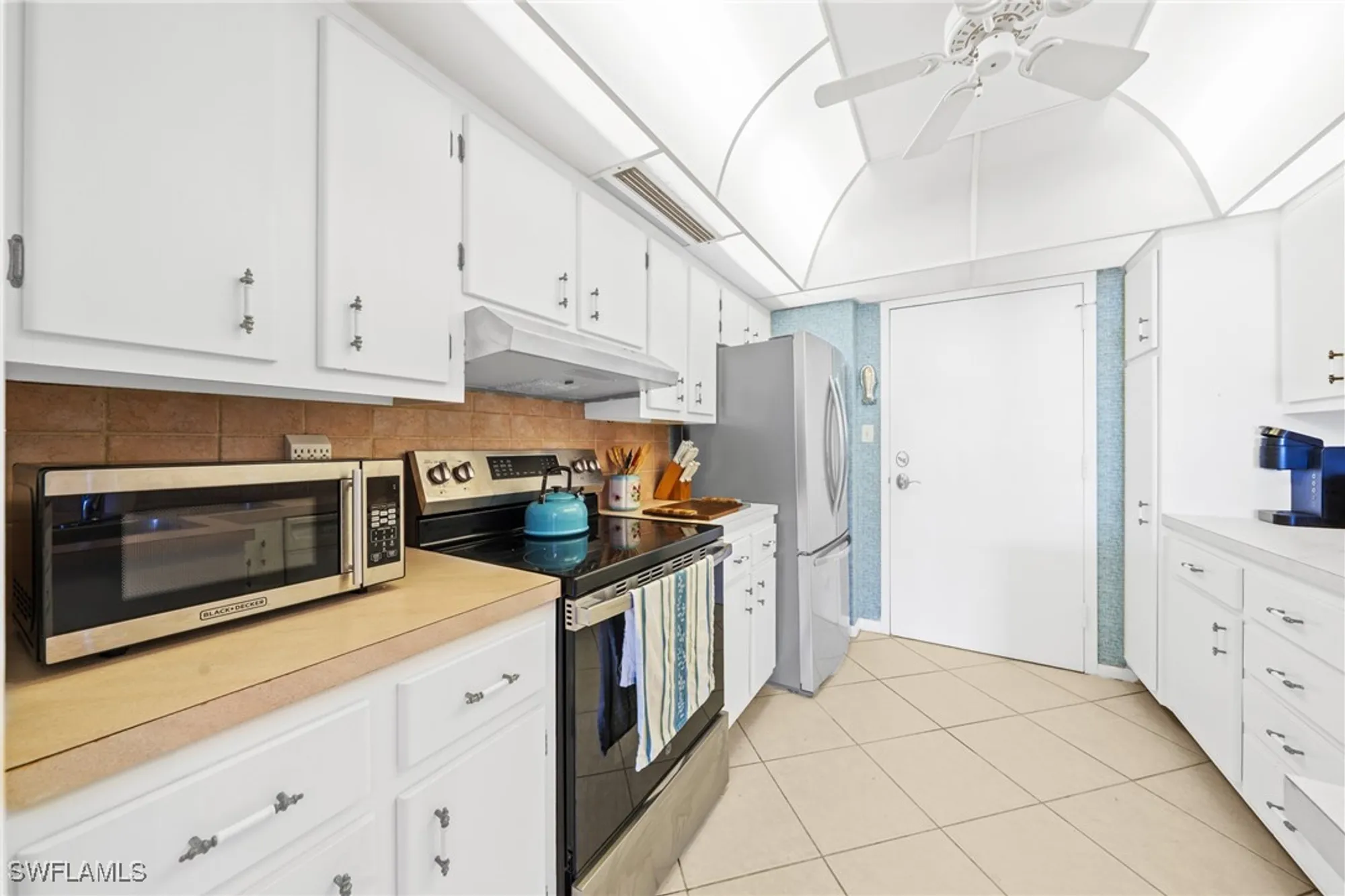 Property Slideshow image 15 of 48 | 1977 gulf shore blvd 302, Naples, FL, 34102