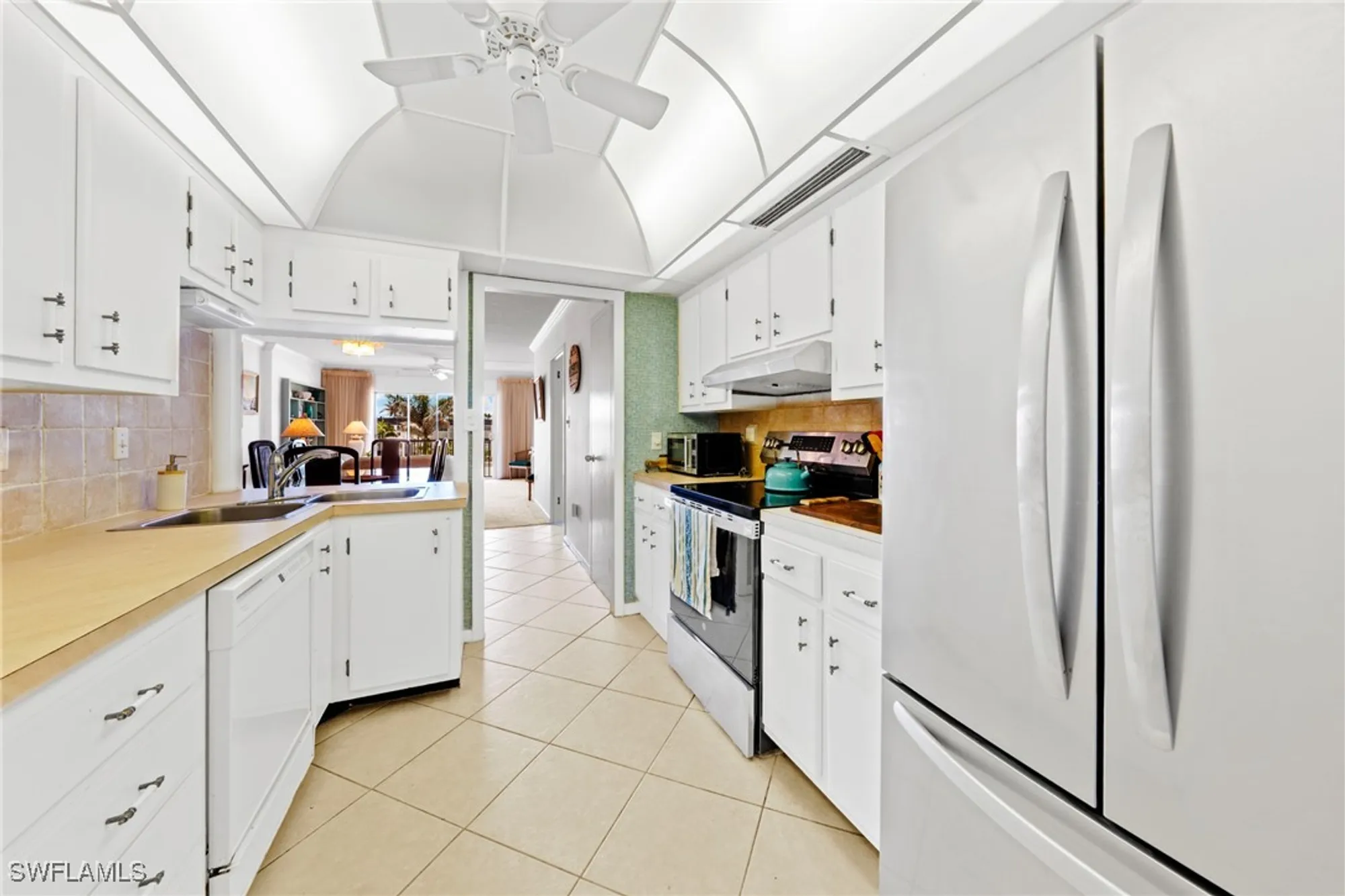 Property Slideshow image 19 of 48 | 1977 gulf shore blvd 302, Naples, FL, 34102