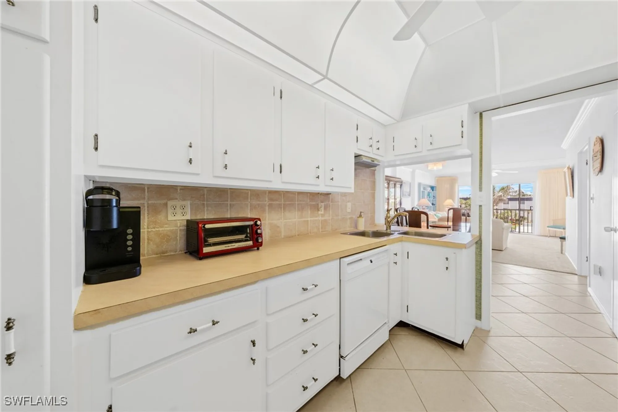 Property Slideshow image 20 of 48 | 1977 gulf shore blvd 302, Naples, FL, 34102