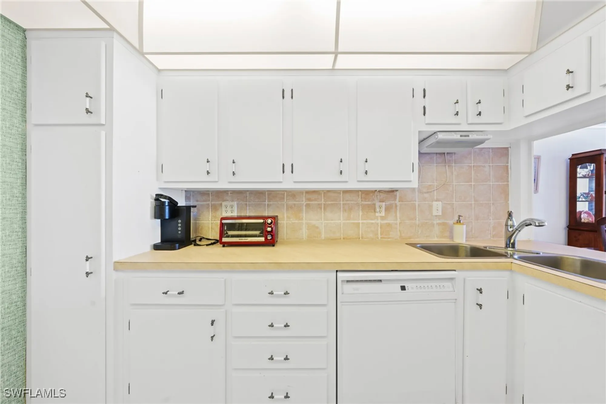 Property Slideshow image 21 of 48 | 1977 gulf shore blvd 302, Naples, FL, 34102