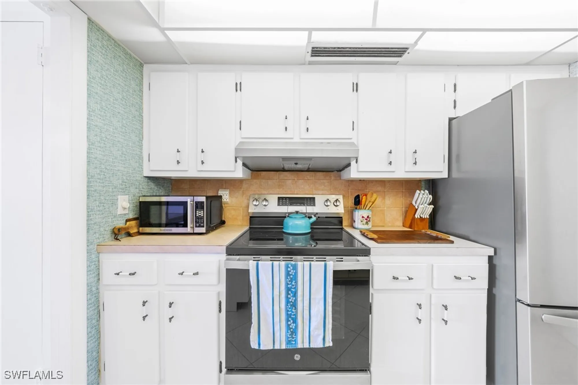 Property Slideshow image 22 of 48 | 1977 gulf shore blvd 302, Naples, FL, 34102