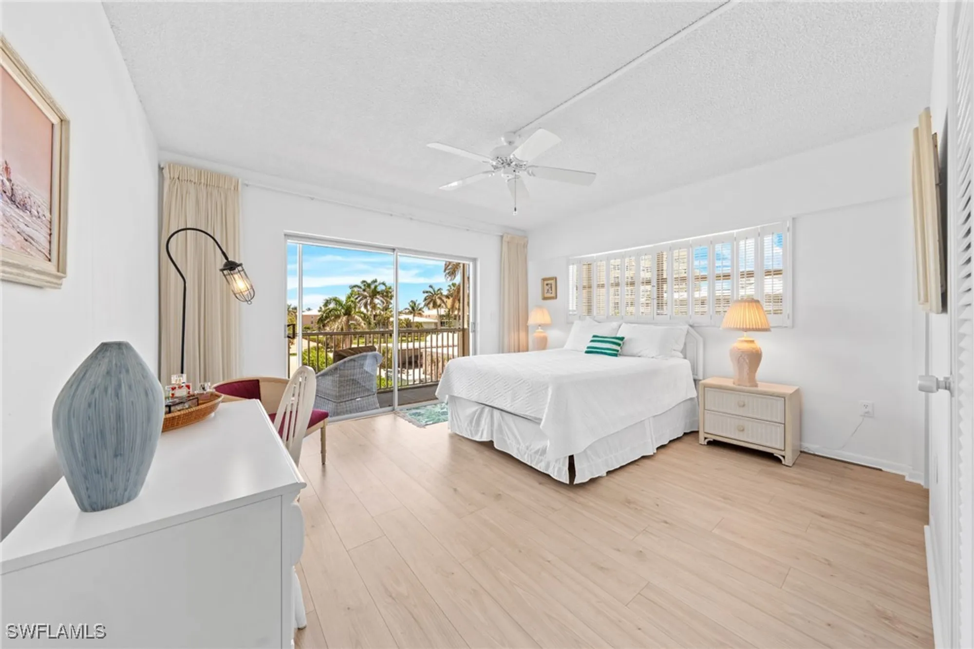 Property Slideshow image 23 of 48 | 1977 gulf shore blvd 302, Naples, FL, 34102