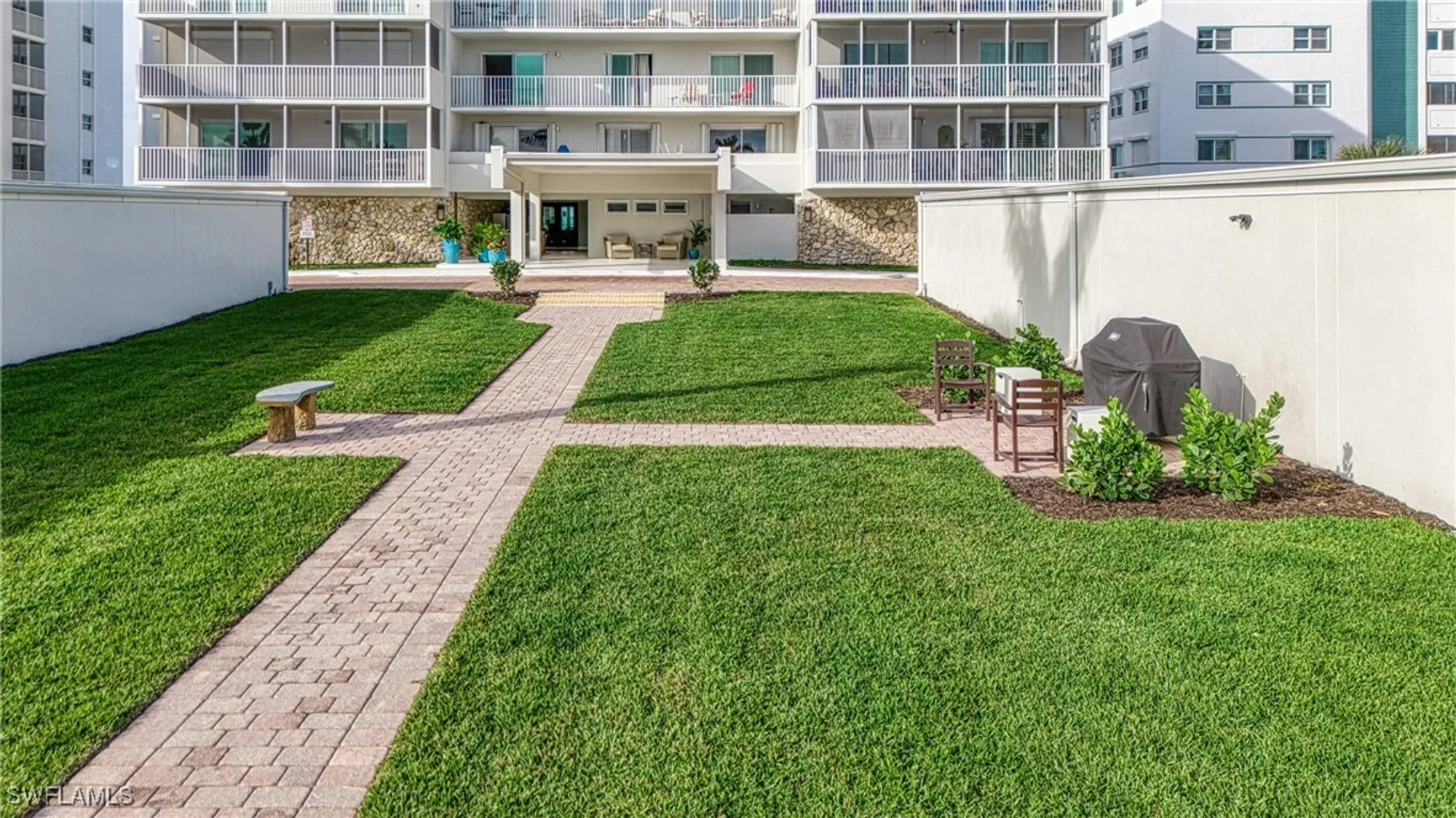 Property Slideshow image 34 of 48 | 1977 gulf shore blvd 302, Naples, FL, 34102