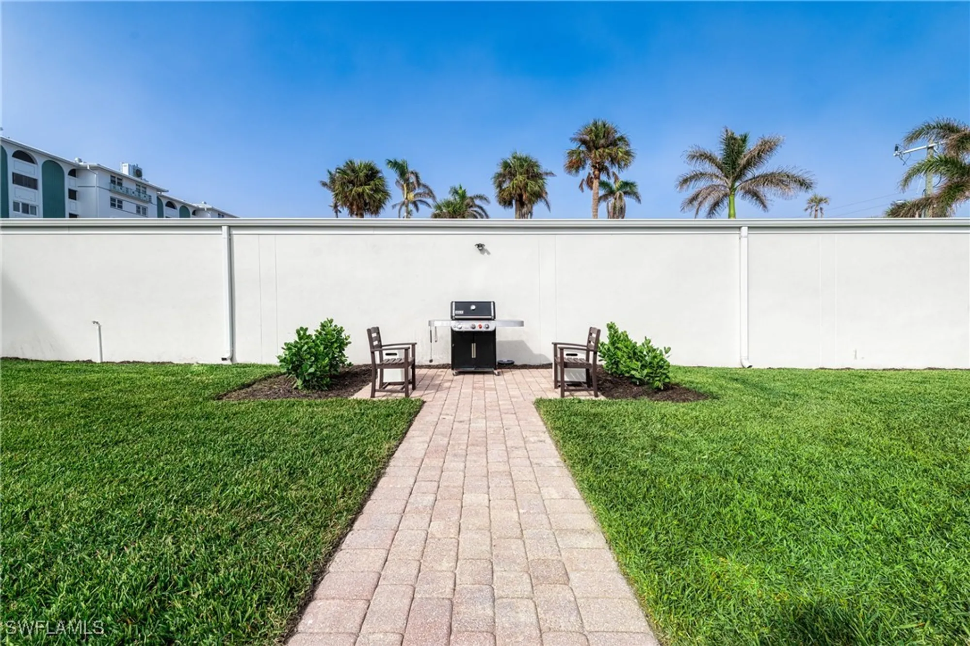 Property Slideshow image 35 of 48 | 1977 gulf shore blvd 302, Naples, FL, 34102