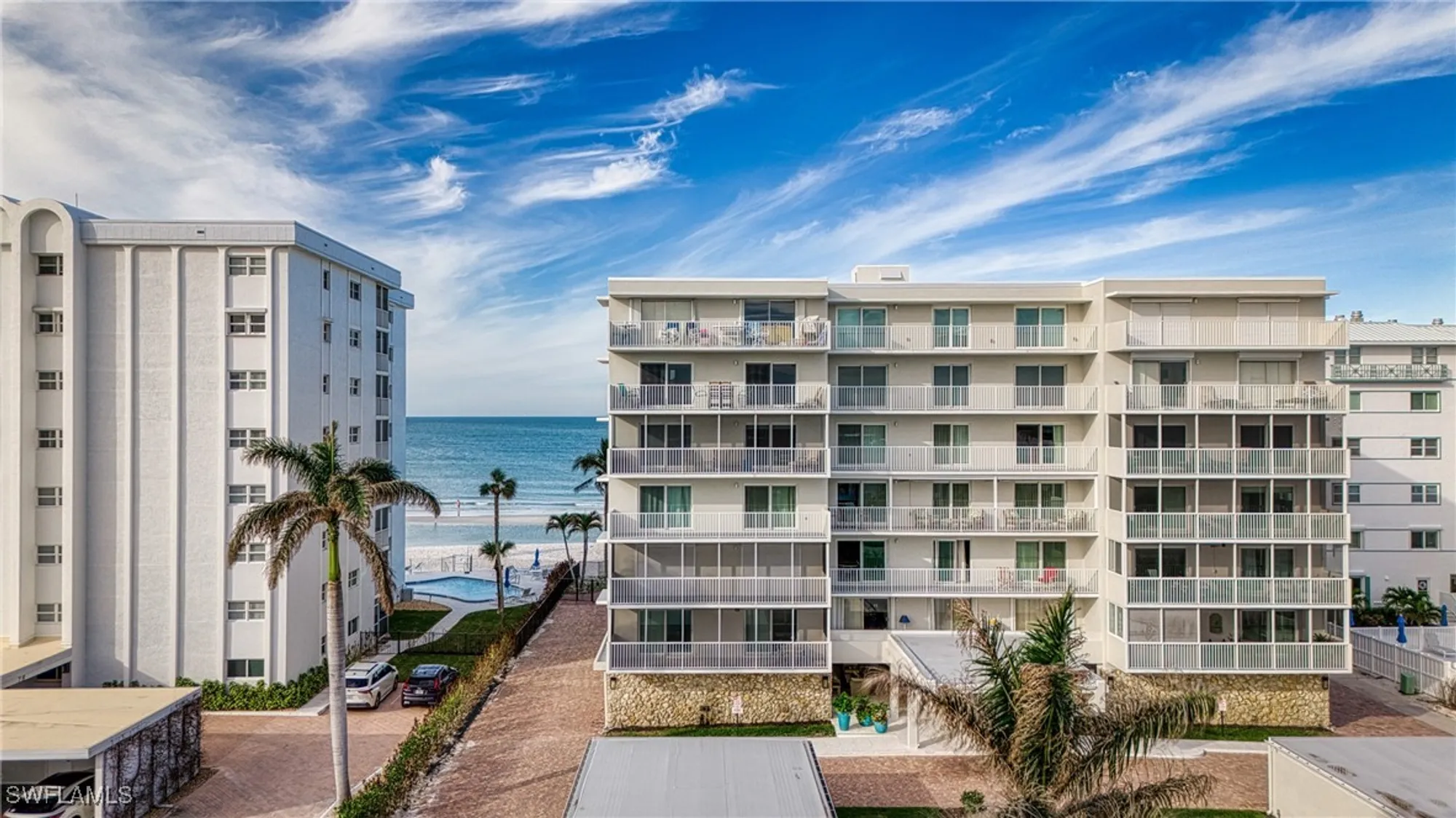 Property Slideshow image 5 of 48 | 1977 gulf shore blvd 302, Naples, FL, 34102