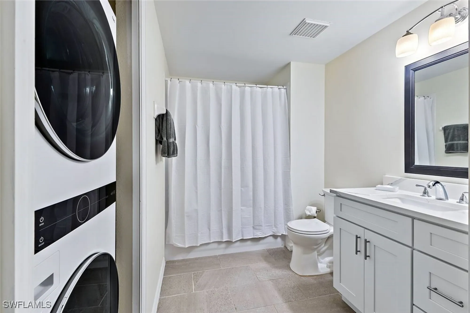 Property Slideshow image 13 of 16 | 9185 celeste dr 204, Naples, FL, 34113