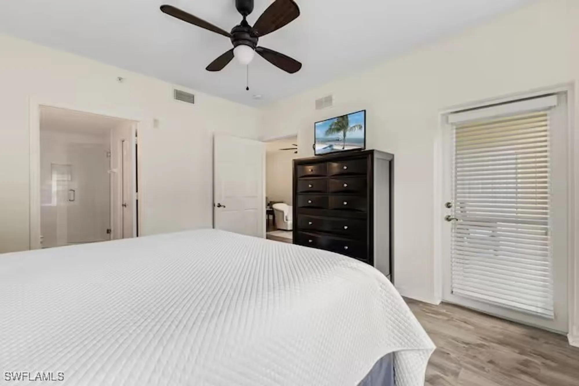 Property Slideshow image 8 of 16 | 9185 celeste dr 204, Naples, FL, 34113