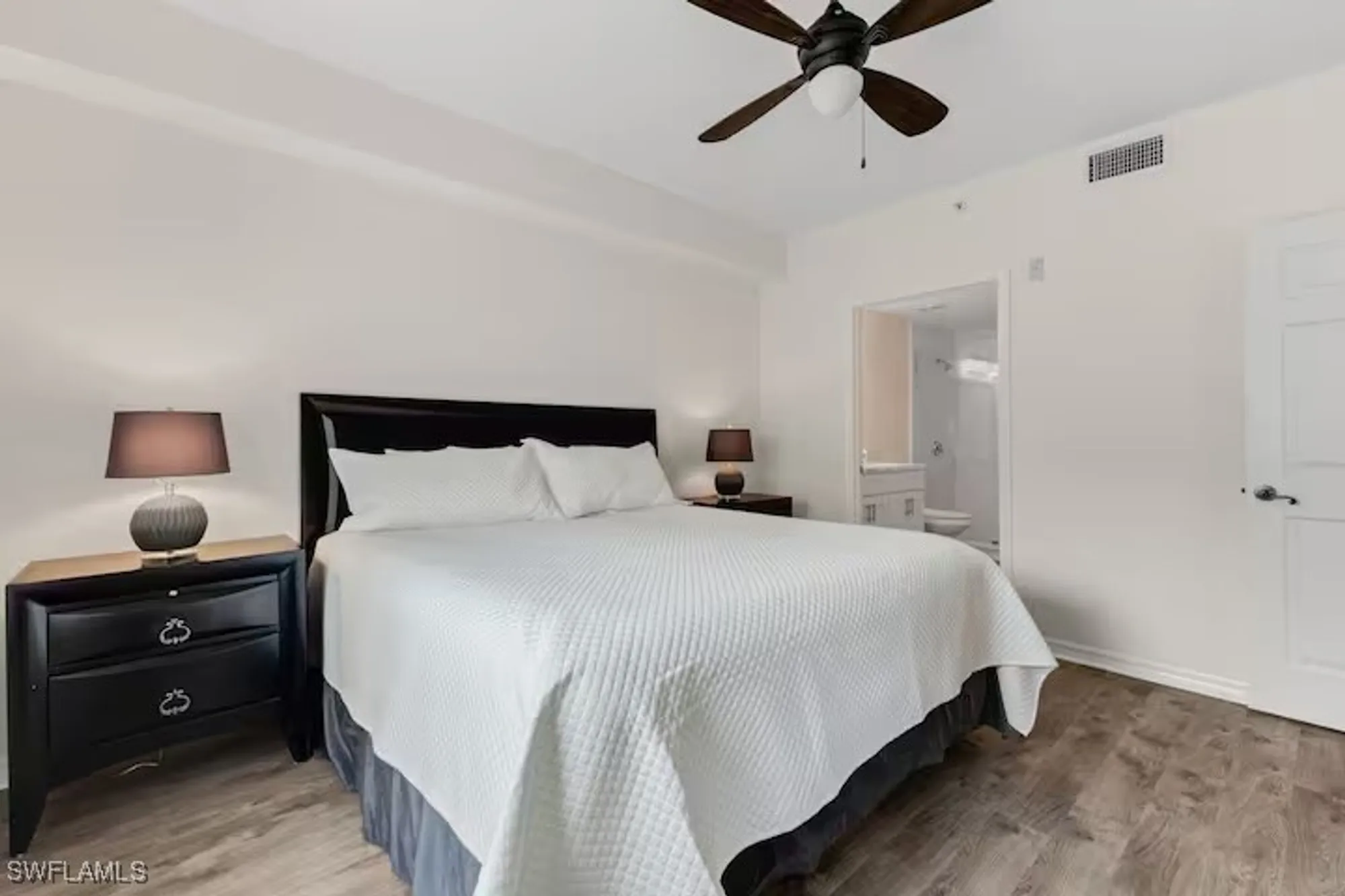 Property Slideshow image 9 of 16 | 9185 celeste dr 204, Naples, FL, 34113