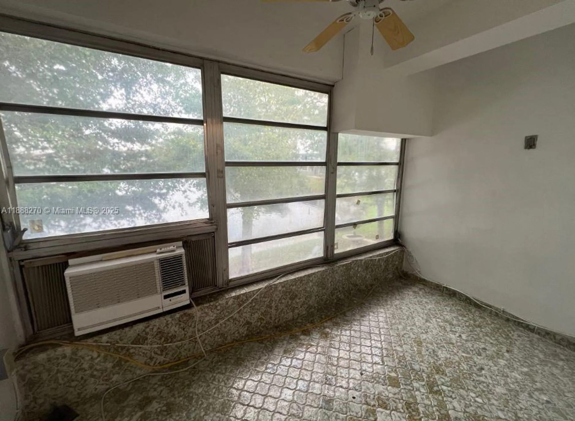 Property Slideshow image 14 of 17 | 19080 ne 3rd ct apt 312, Miami, FL, 33179