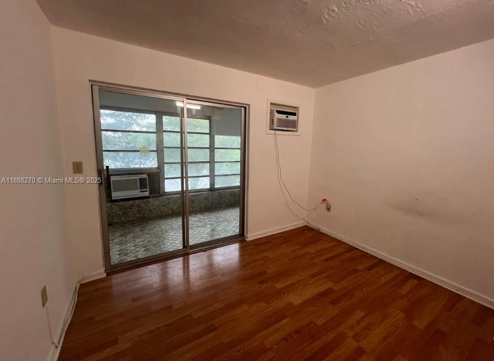 Property Slideshow image 13 of 17 | 19080 ne 3rd ct apt 312, Miami, FL, 33179