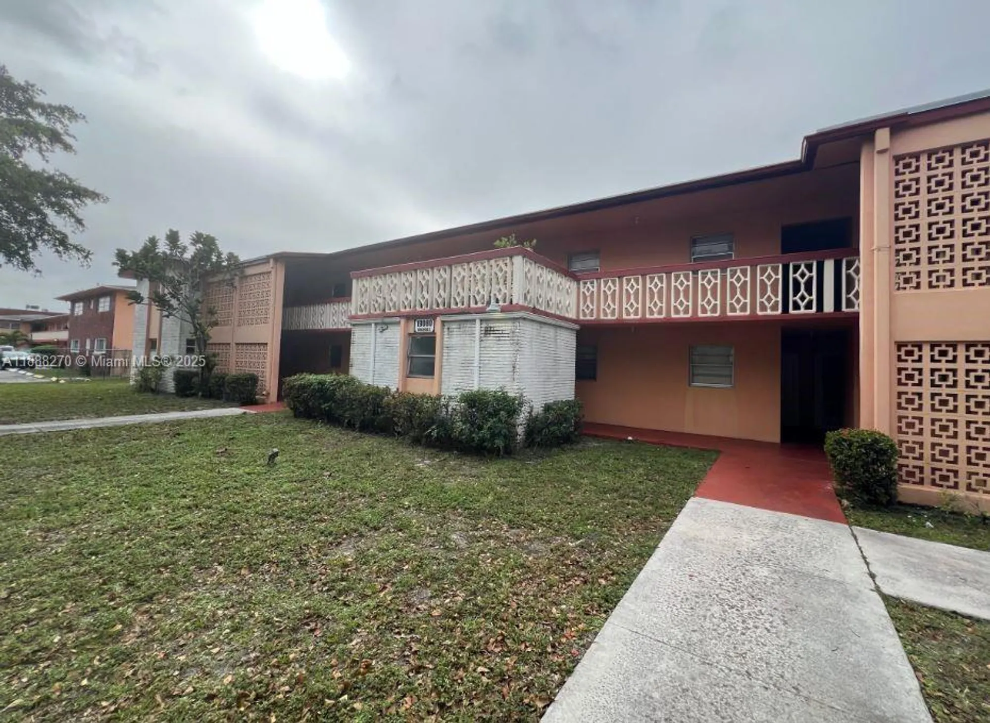 Property Slideshow image 5 of 17 | 19080 ne 3rd ct apt 312, Miami, FL, 33179