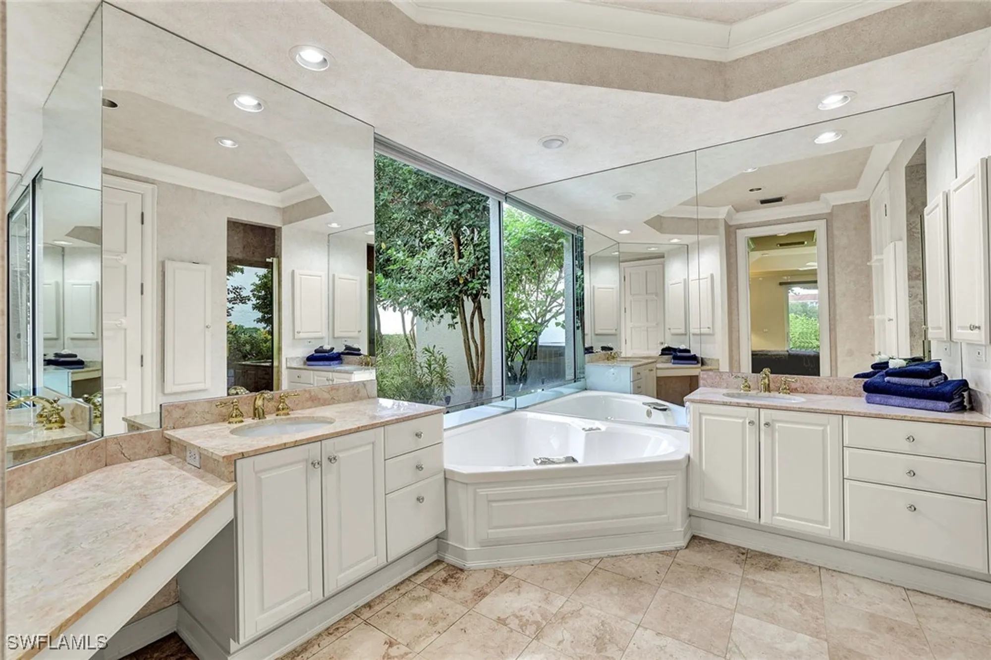 Property Slideshow image 16 of 40 | 7964 grand bay dr # 8, Naples, FL, 34108