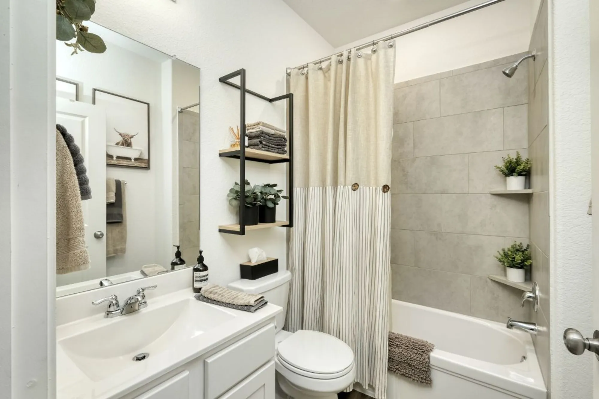 Property Slideshow image 14 of 35 | 708 affazia ln c, Georgetown, TX, 78628