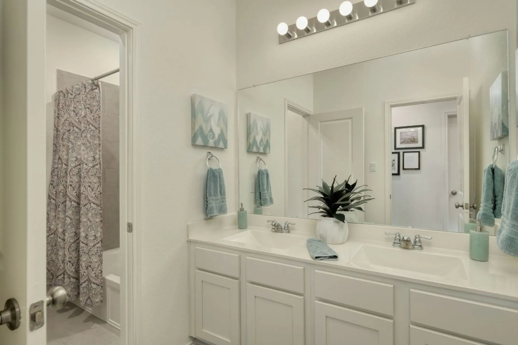 Property Slideshow image 20 of 35 | 708 affazia ln c, Georgetown, TX, 78628