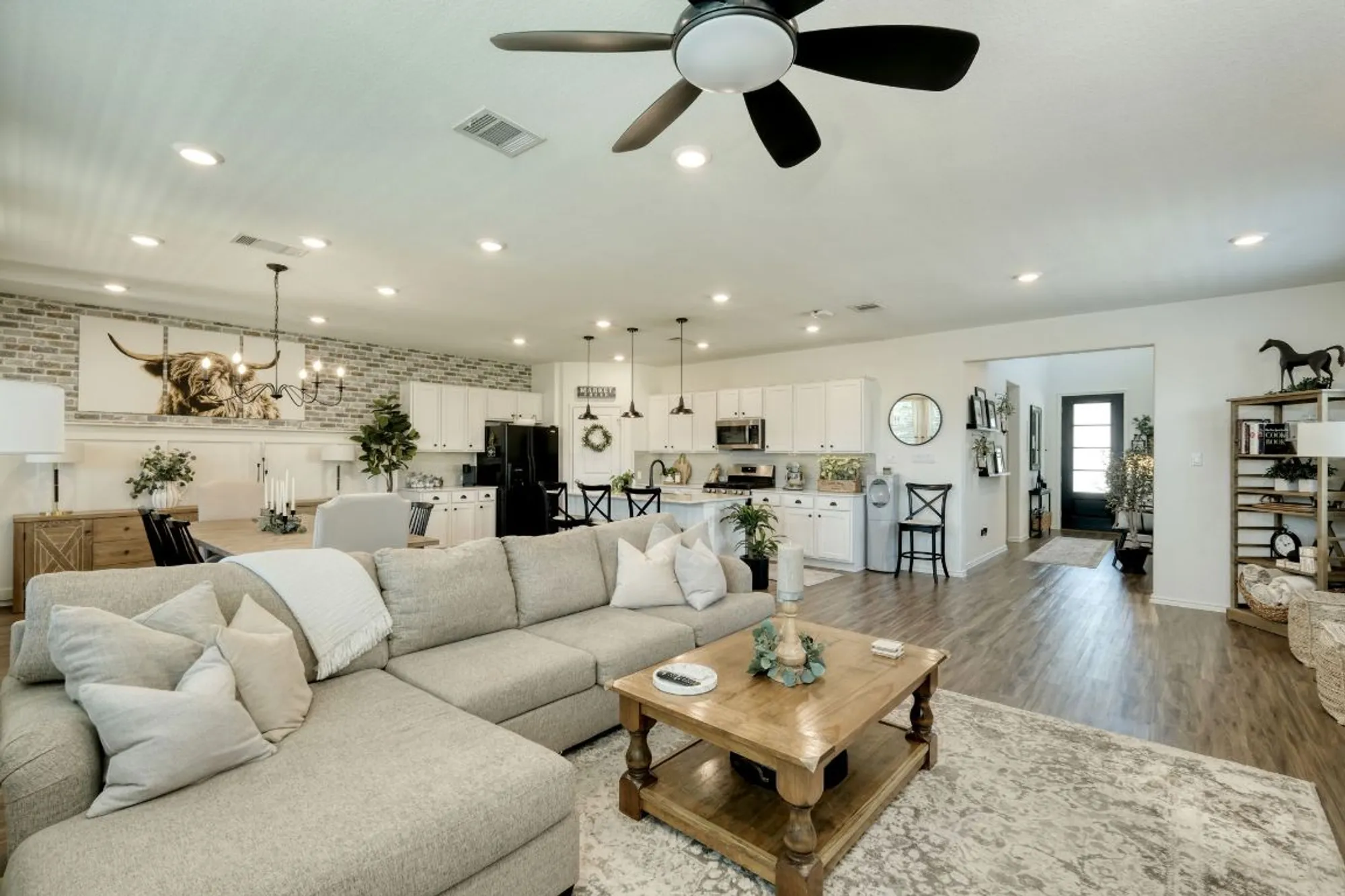 Property Slideshow image 7 of 35 | 708 affazia ln c, Georgetown, TX, 78628