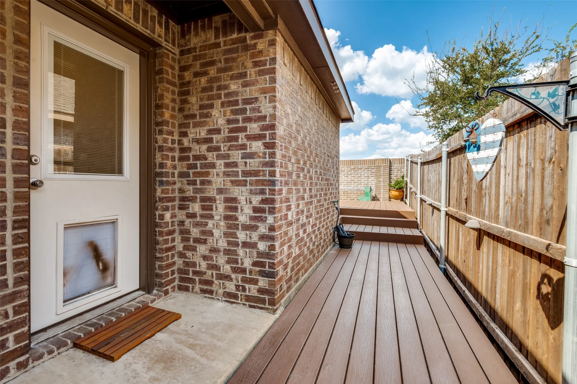 Property Slideshow image 19 of 23 | 105 mojave way, Red Oak, TX, 75154