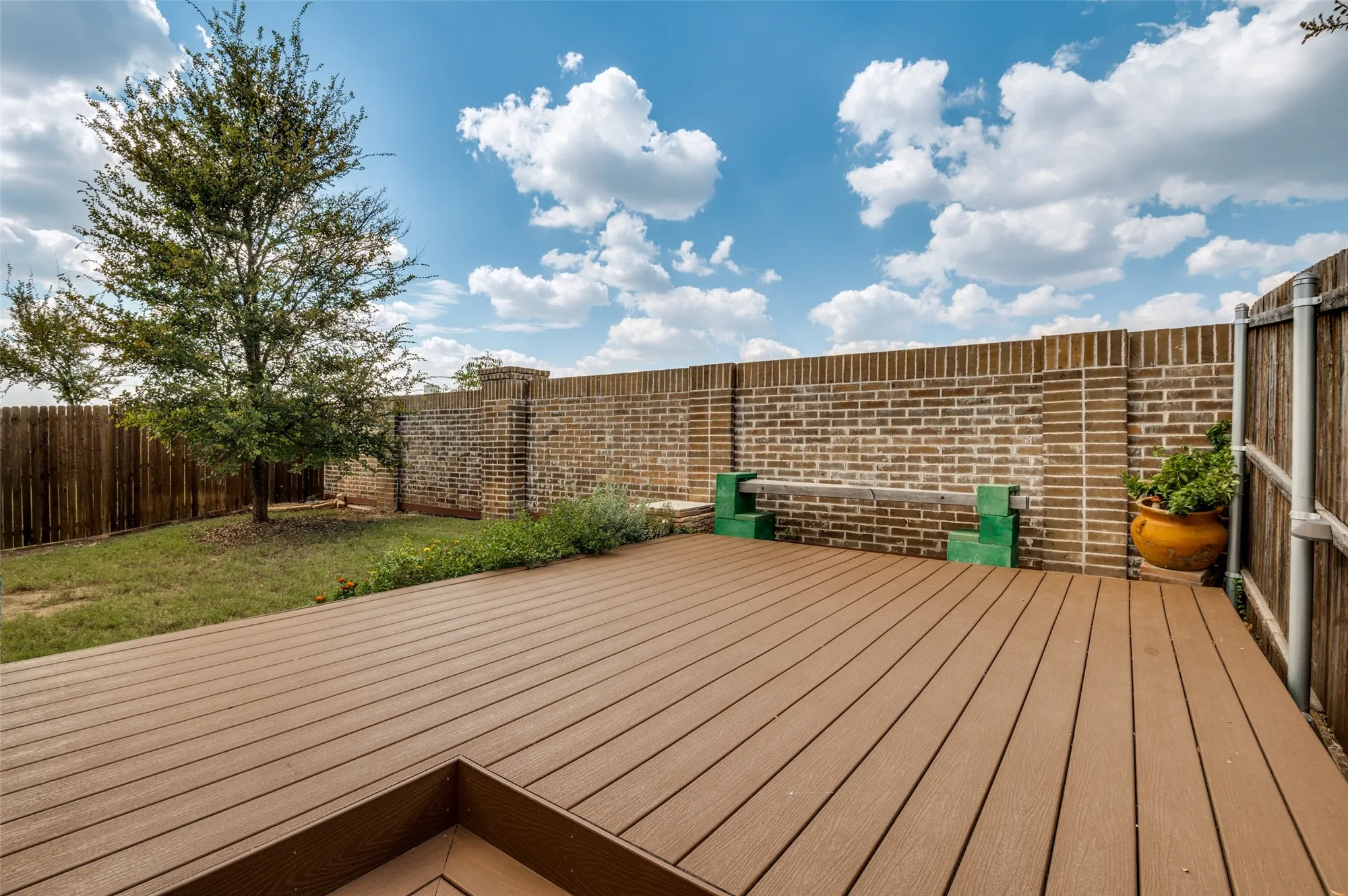 Property Slideshow image 21 of 23 | 105 mojave way, Red Oak, TX, 75154