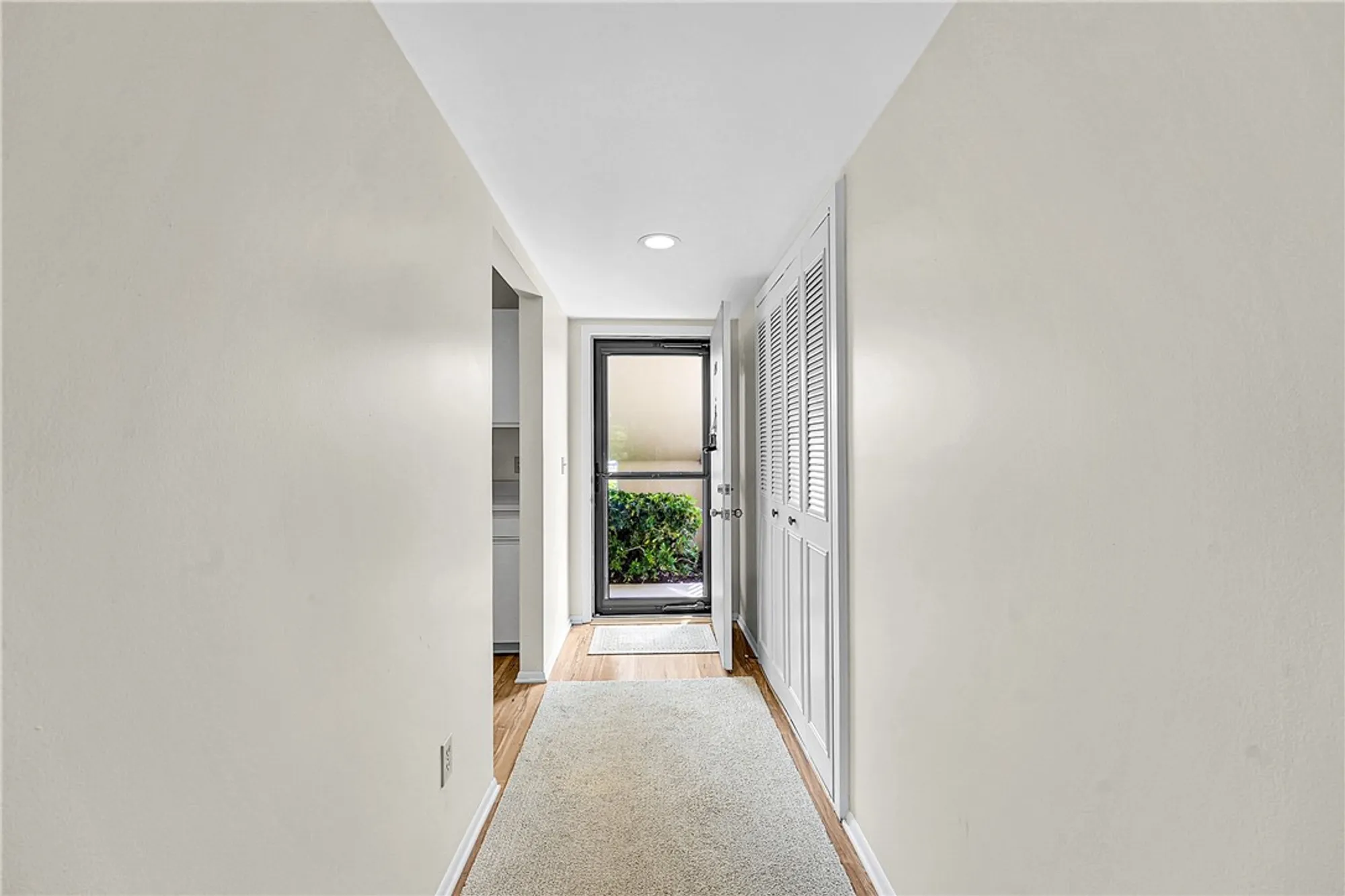 Property Slideshow image 10 of 31 | 27 plantation dr apt 102, Vero Beach, FL, 32966