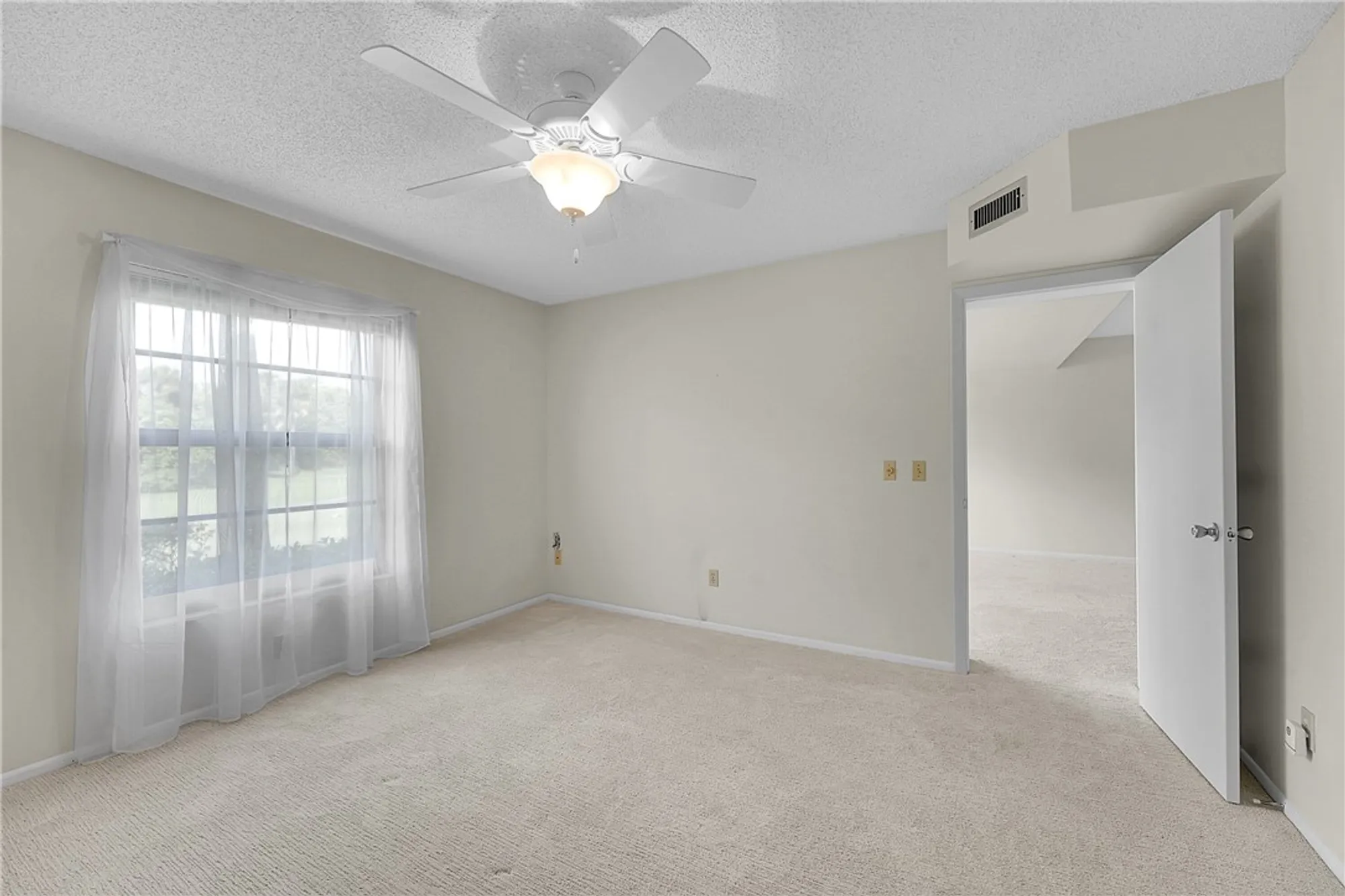 Property Slideshow image 12 of 31 | 27 plantation dr apt 102, Vero Beach, FL, 32966