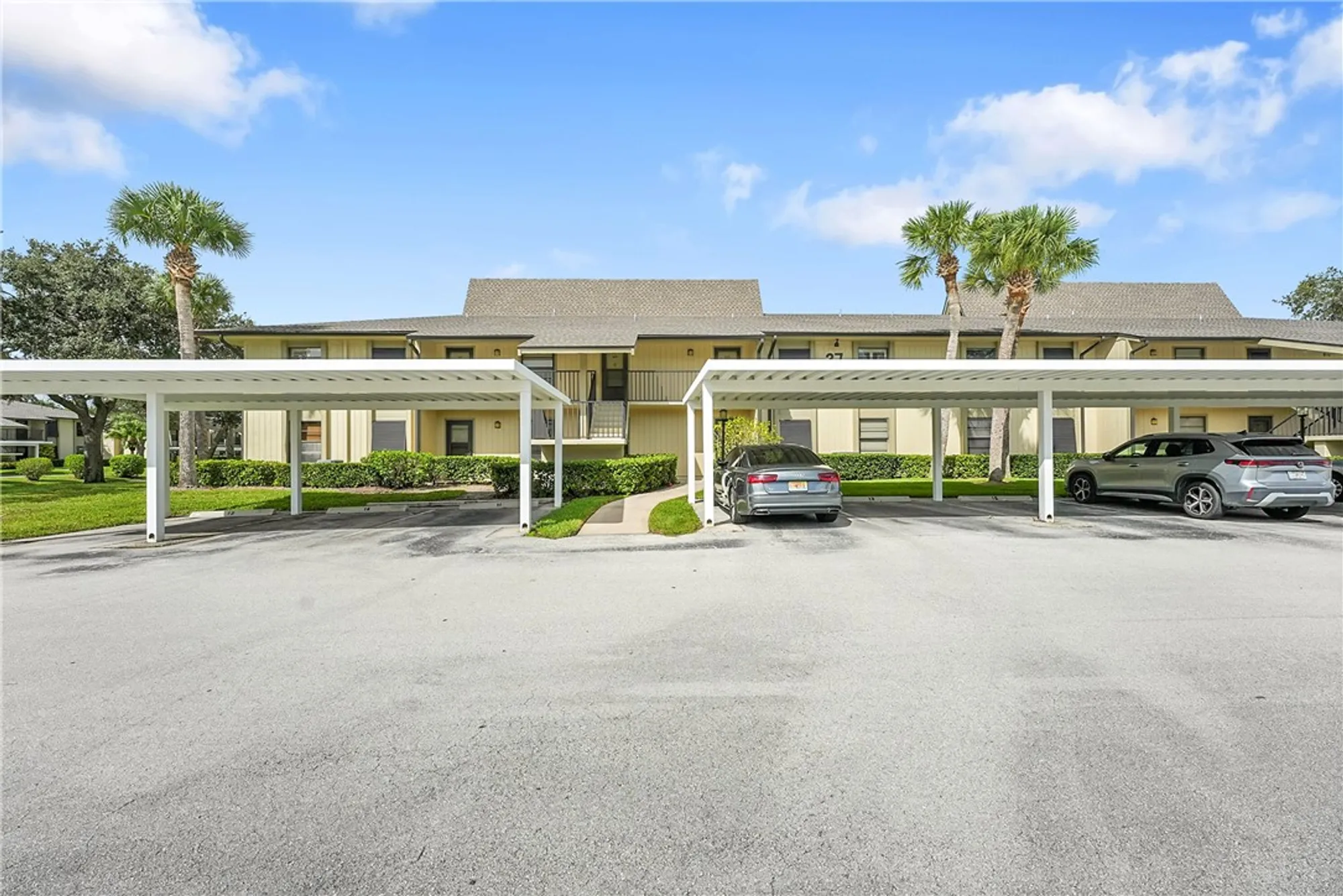Property Slideshow image 4 of 31 | 27 plantation dr apt 102, Vero Beach, FL, 32966