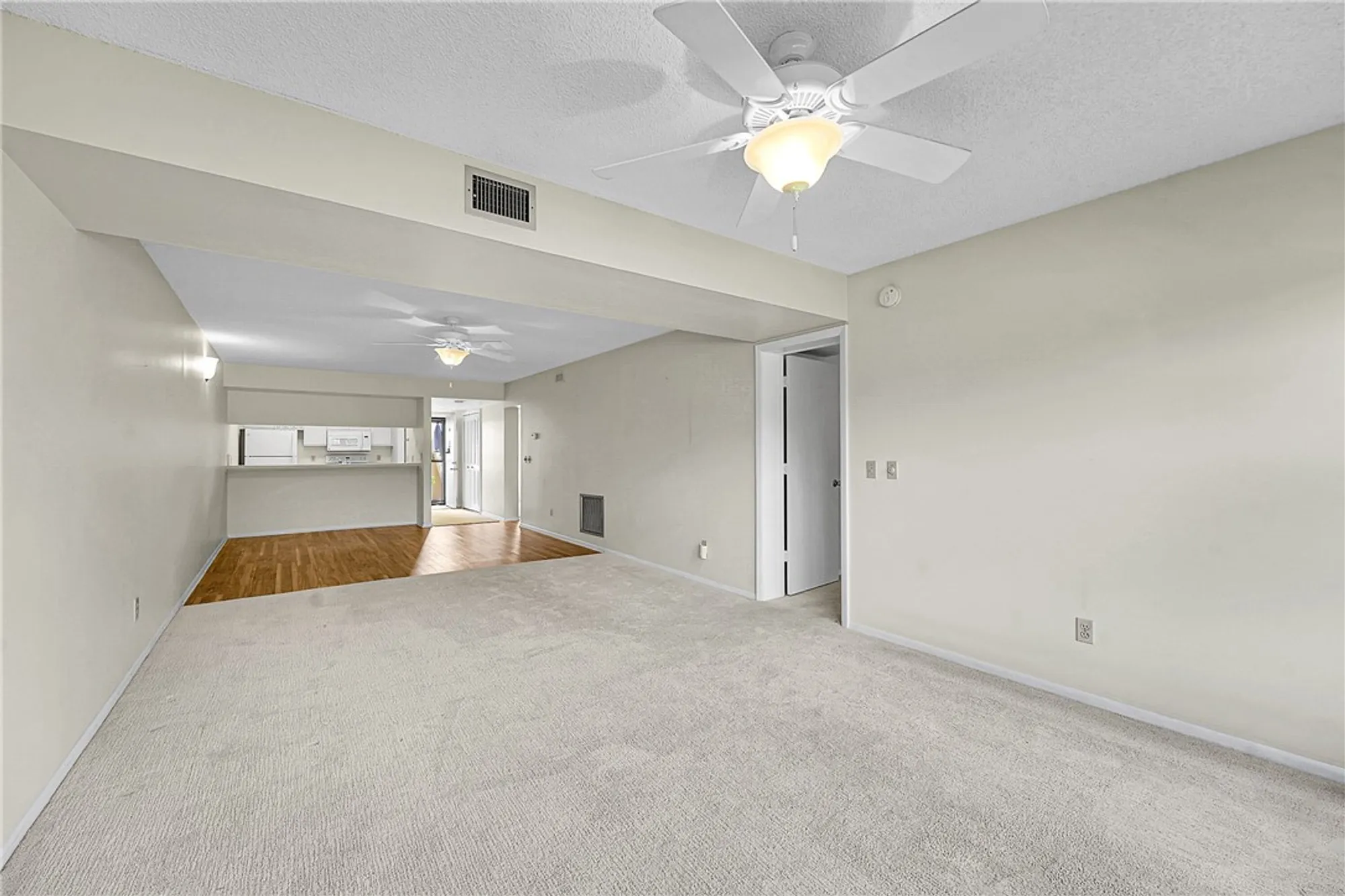 Property Slideshow image 7 of 31 | 27 plantation dr apt 102, Vero Beach, FL, 32966