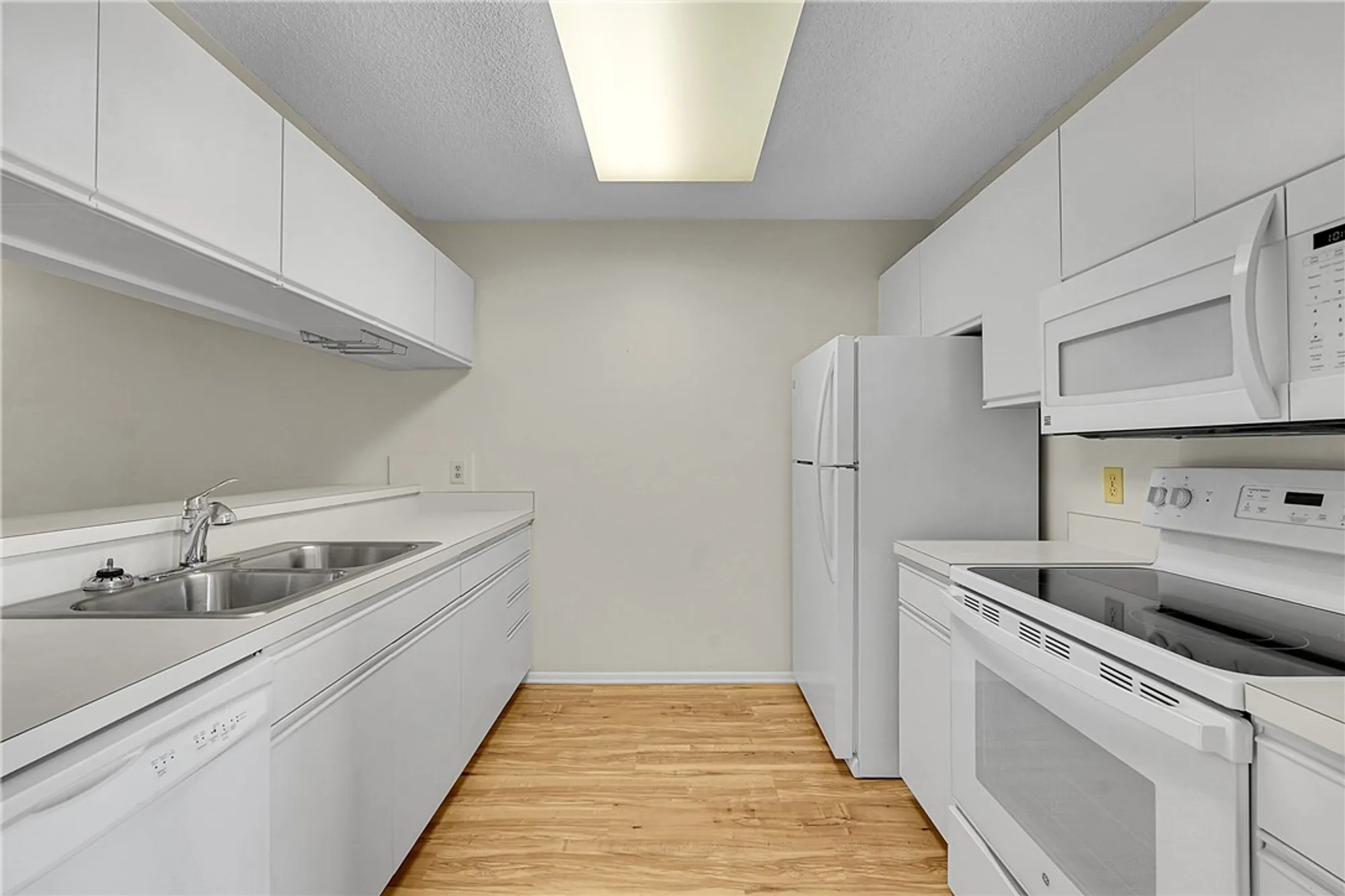 Property Slideshow image 8 of 31 | 27 plantation dr apt 102, Vero Beach, FL, 32966