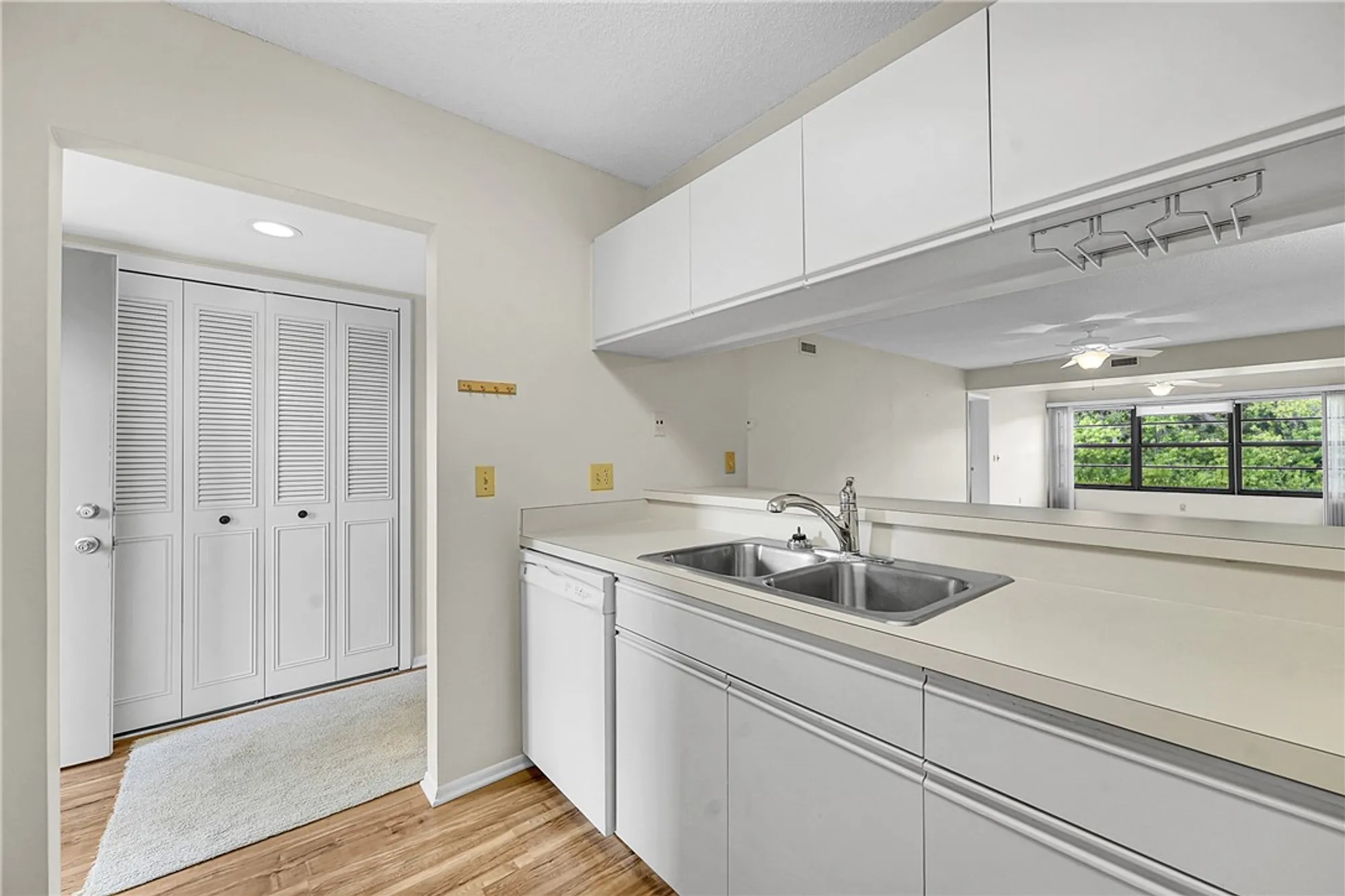 Property Slideshow image 9 of 31 | 27 plantation dr apt 102, Vero Beach, FL, 32966