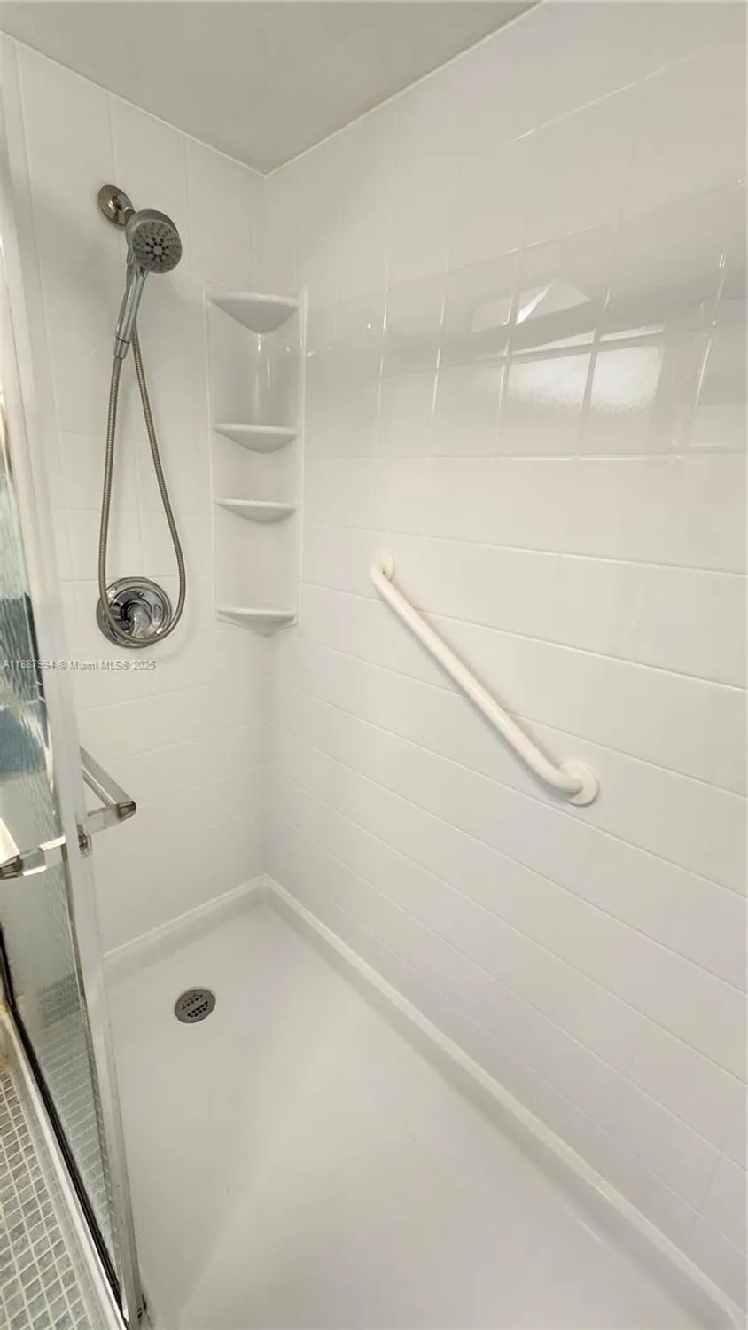 Property Slideshow image 13 of 33 | 2079 harwood f # 2079, Deerfield Beach, FL, 33442