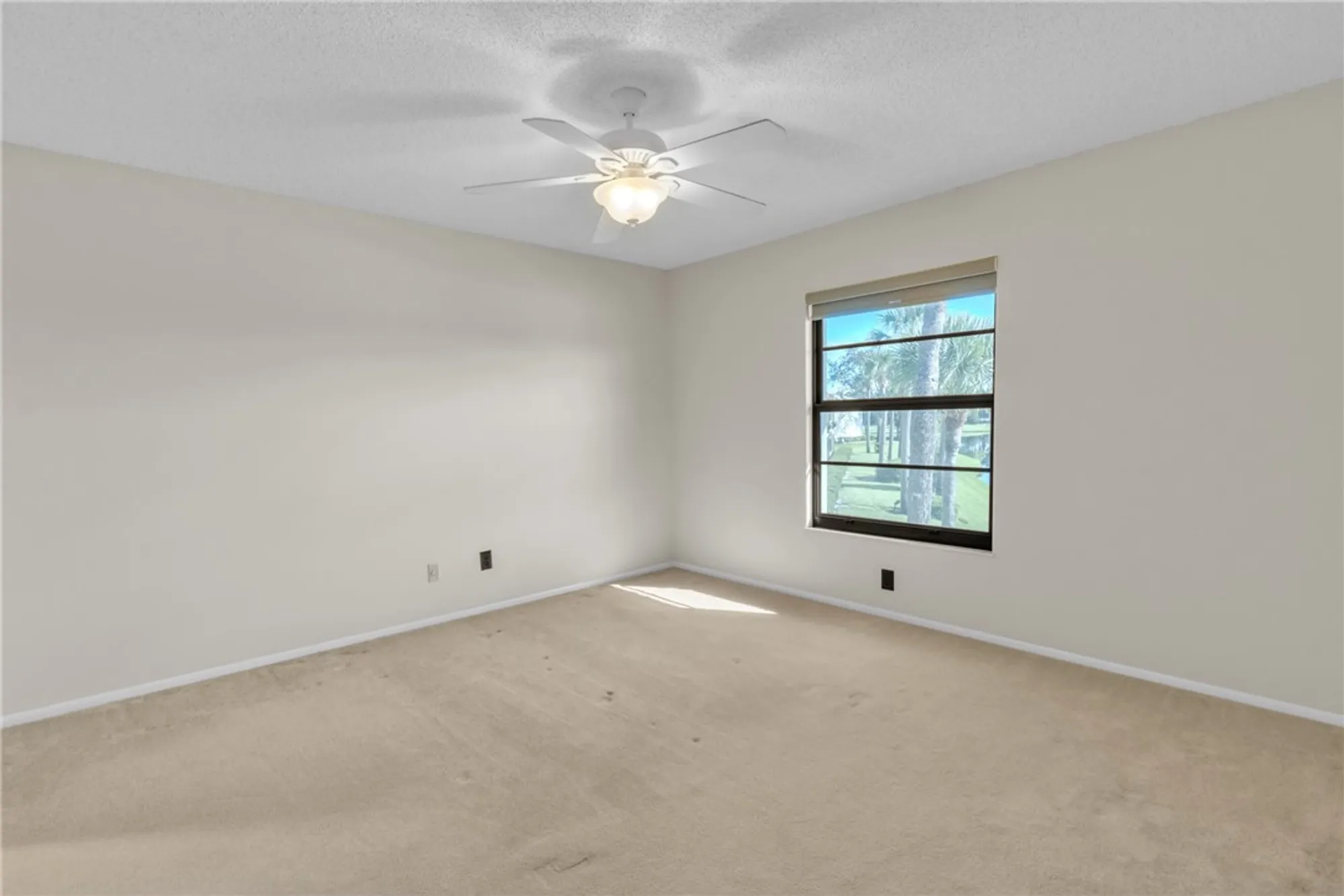 Property Slideshow image 14 of 36 | 33 plantation dr apt 201, Vero Beach, FL, 32966