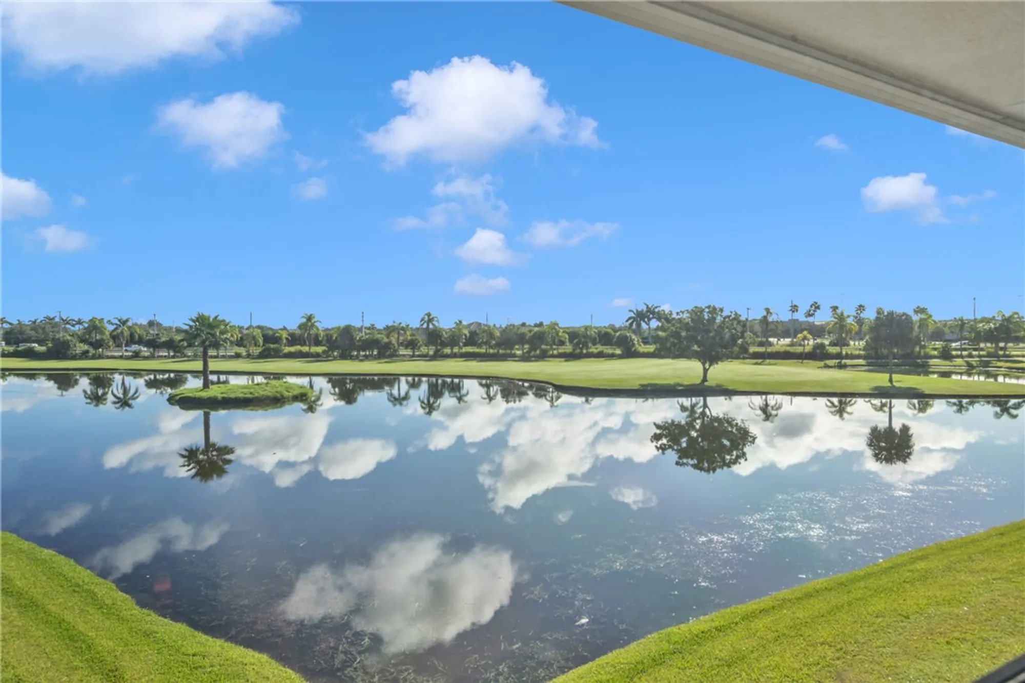 Property Slideshow image 15 of 36 | 33 plantation dr apt 201, Vero Beach, FL, 32966