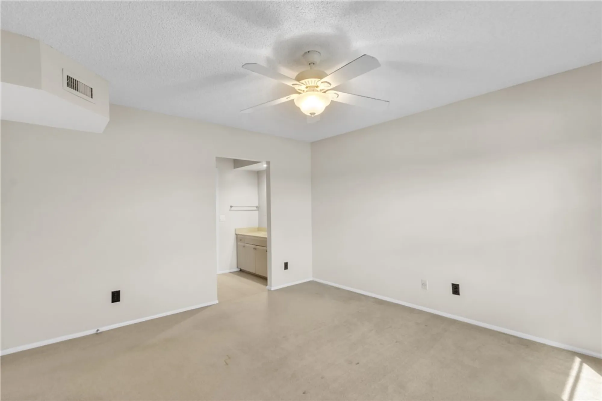 Property Slideshow image 16 of 36 | 33 plantation dr apt 201, Vero Beach, FL, 32966
