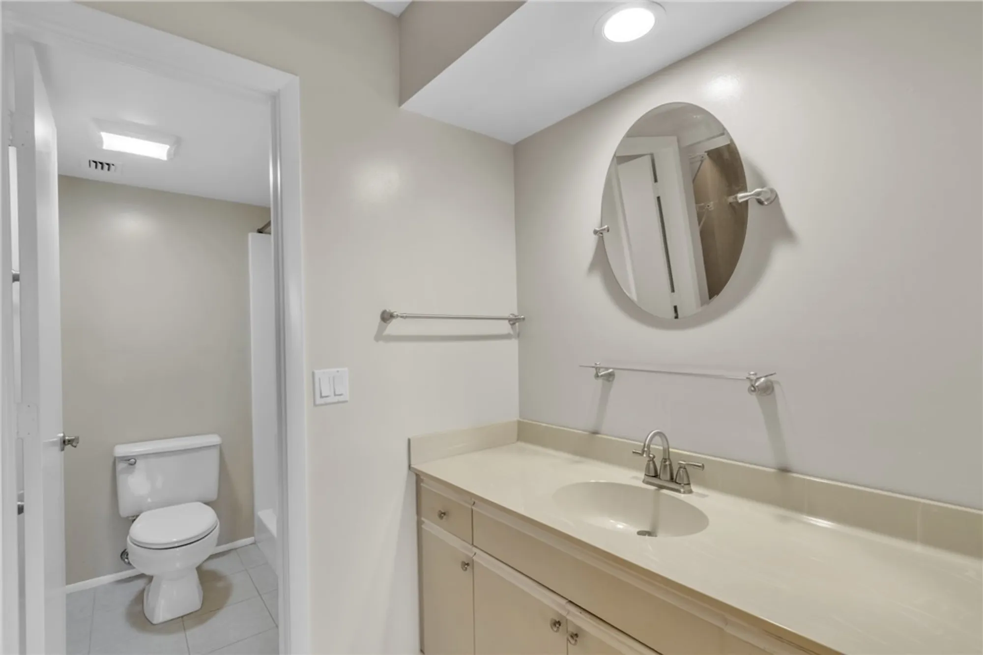 Property Slideshow image 17 of 36 | 33 plantation dr apt 201, Vero Beach, FL, 32966