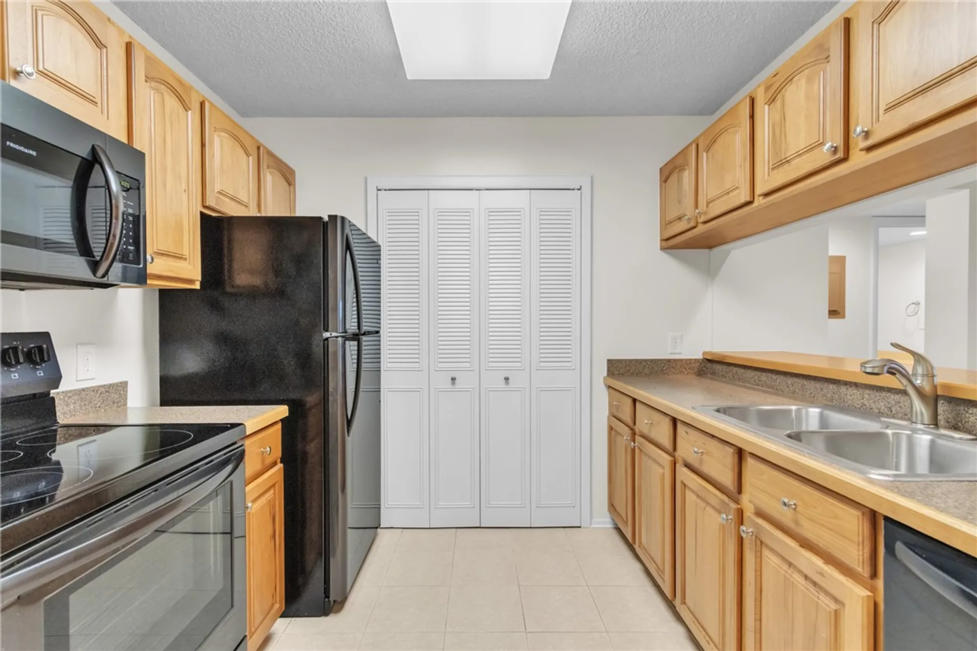 Property Slideshow image 1 of 36 | 33 plantation dr apt 201, Vero Beach, FL, 32966