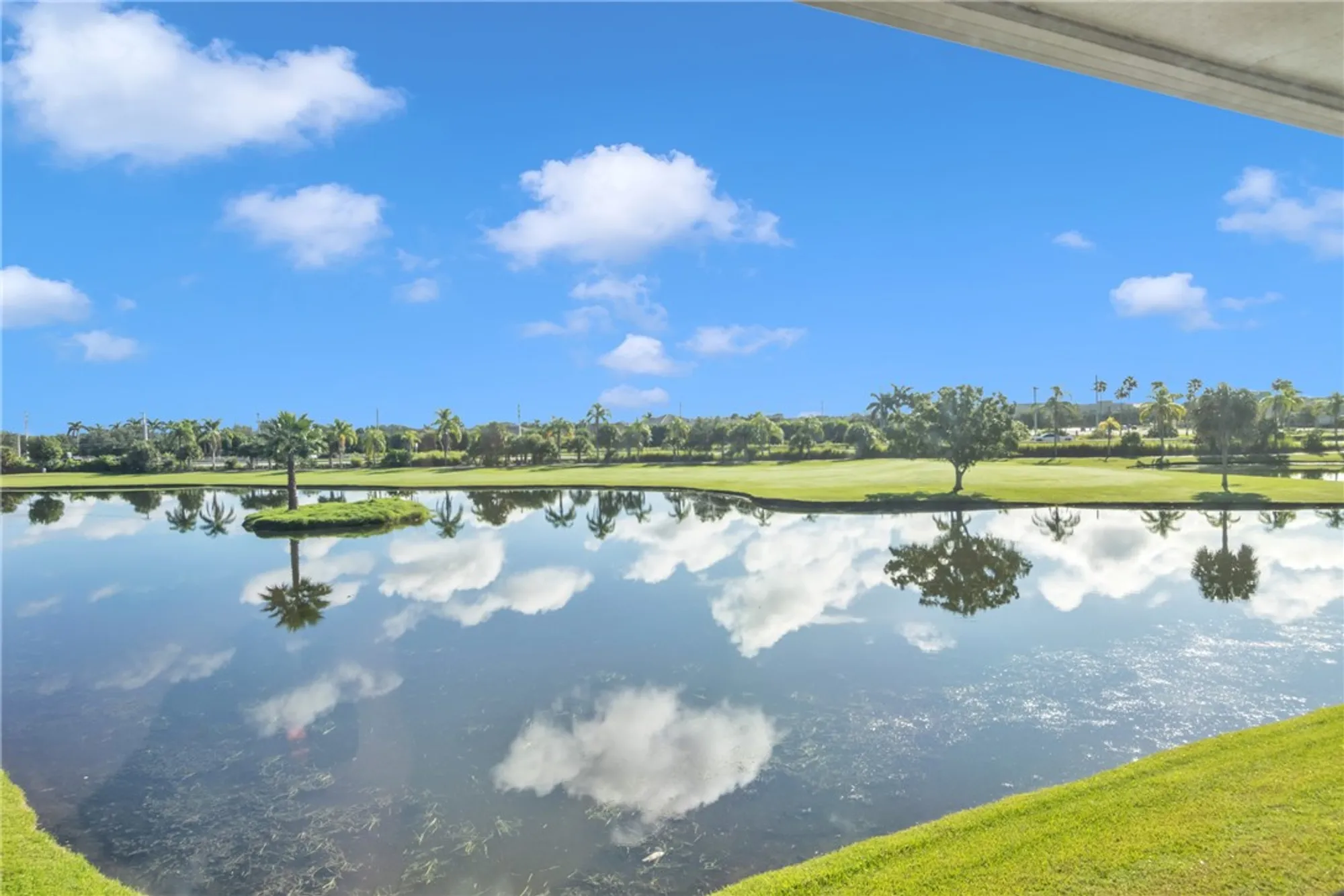 Property Slideshow image 11 of 36 | 33 plantation dr apt 201, Vero Beach, FL, 32966