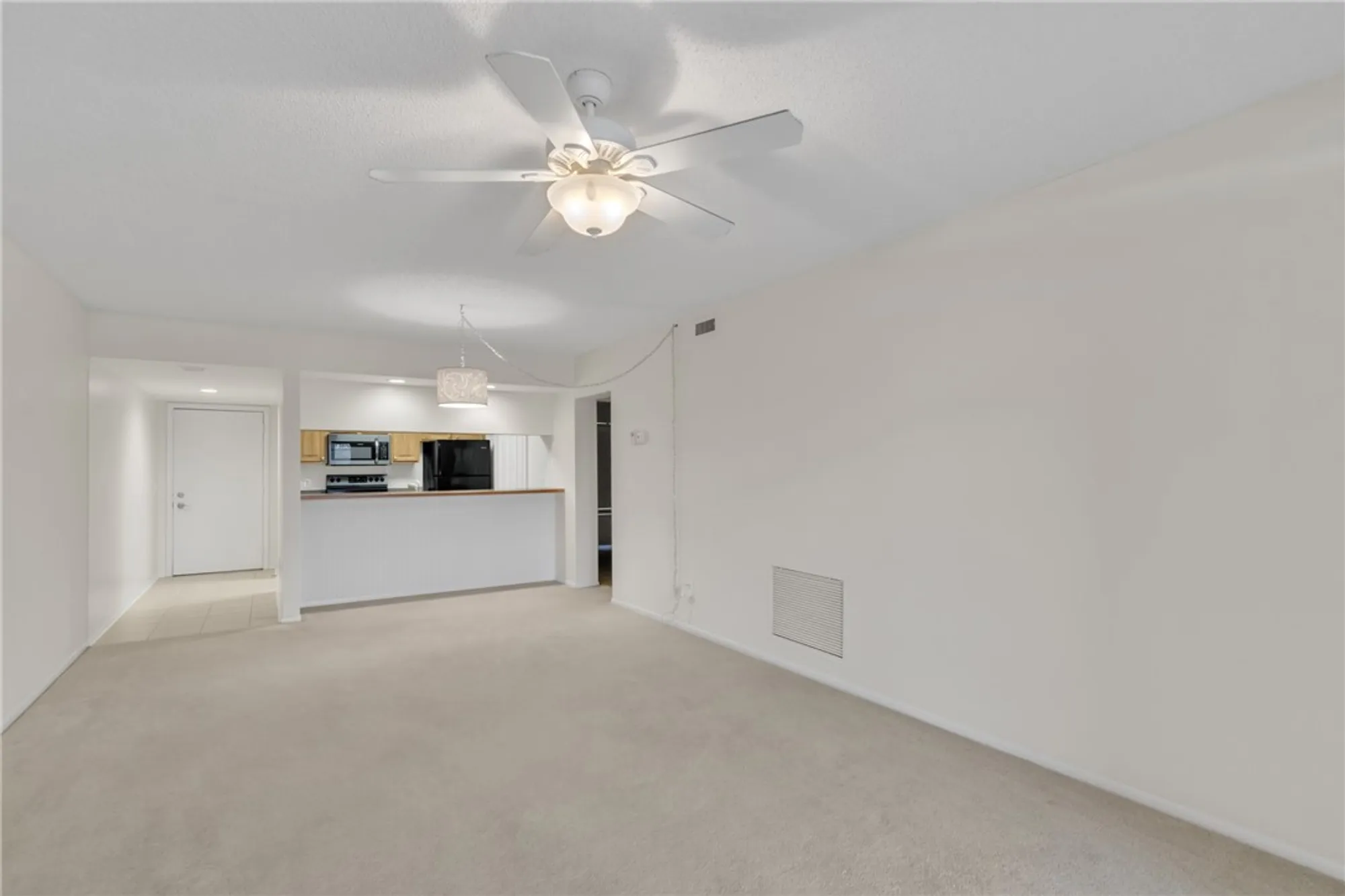 Property Slideshow image 24 of 36 | 33 plantation dr apt 201, Vero Beach, FL, 32966