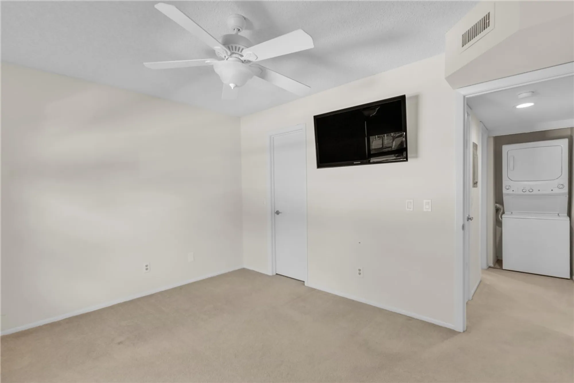 Property Slideshow image 27 of 36 | 33 plantation dr apt 201, Vero Beach, FL, 32966