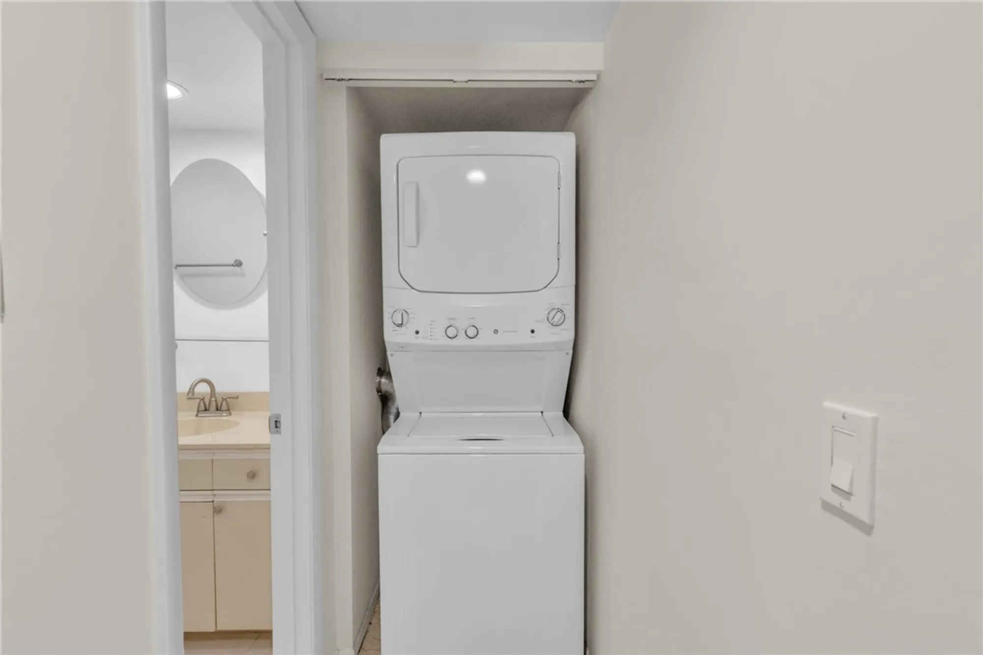 Property Slideshow image 28 of 36 | 33 plantation dr apt 201, Vero Beach, FL, 32966