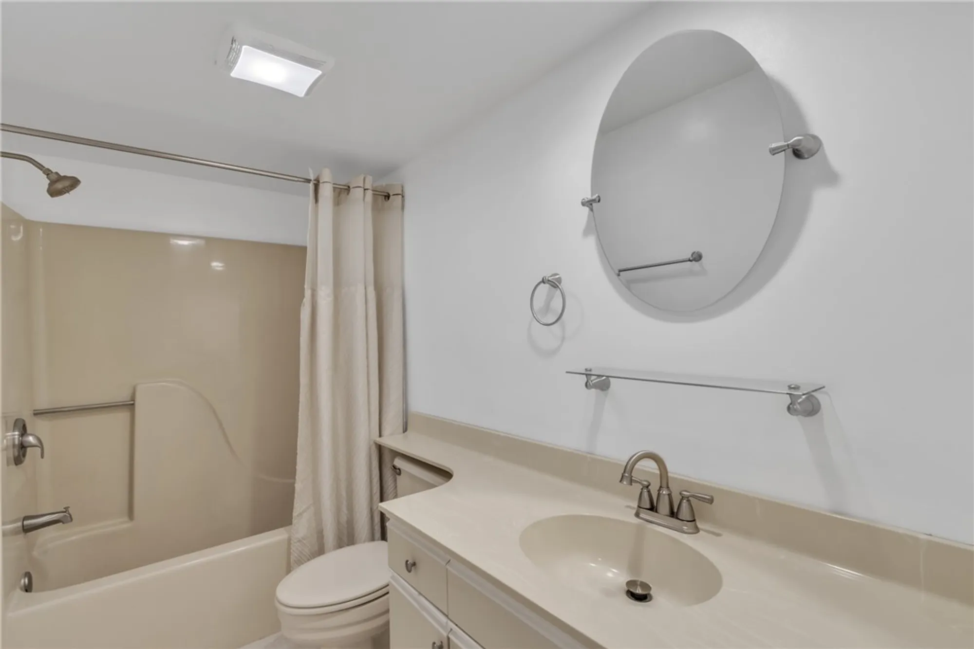Property Slideshow image 29 of 36 | 33 plantation dr apt 201, Vero Beach, FL, 32966