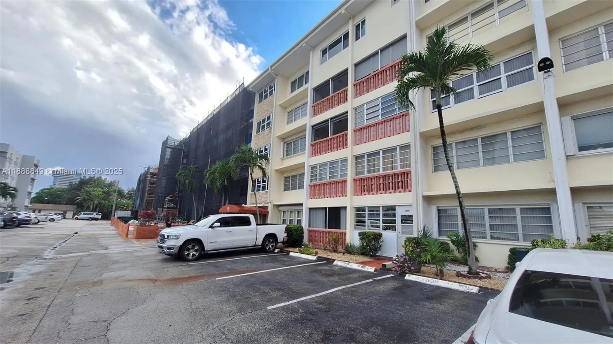 Property Slideshow image 1 of 17 | 215 se 3rd ave 202d, Hallandale Beach, FL, 33009