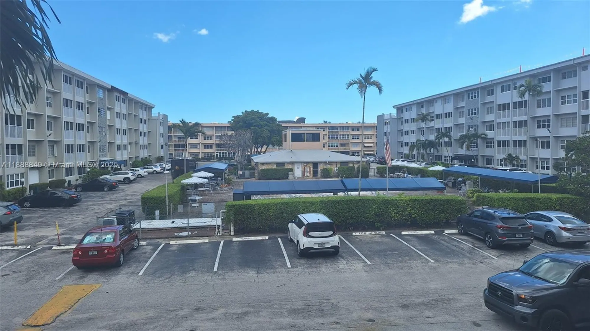 Property Slideshow image 10 of 17 | 215 se 3rd ave 202d, Hallandale Beach, FL, 33009