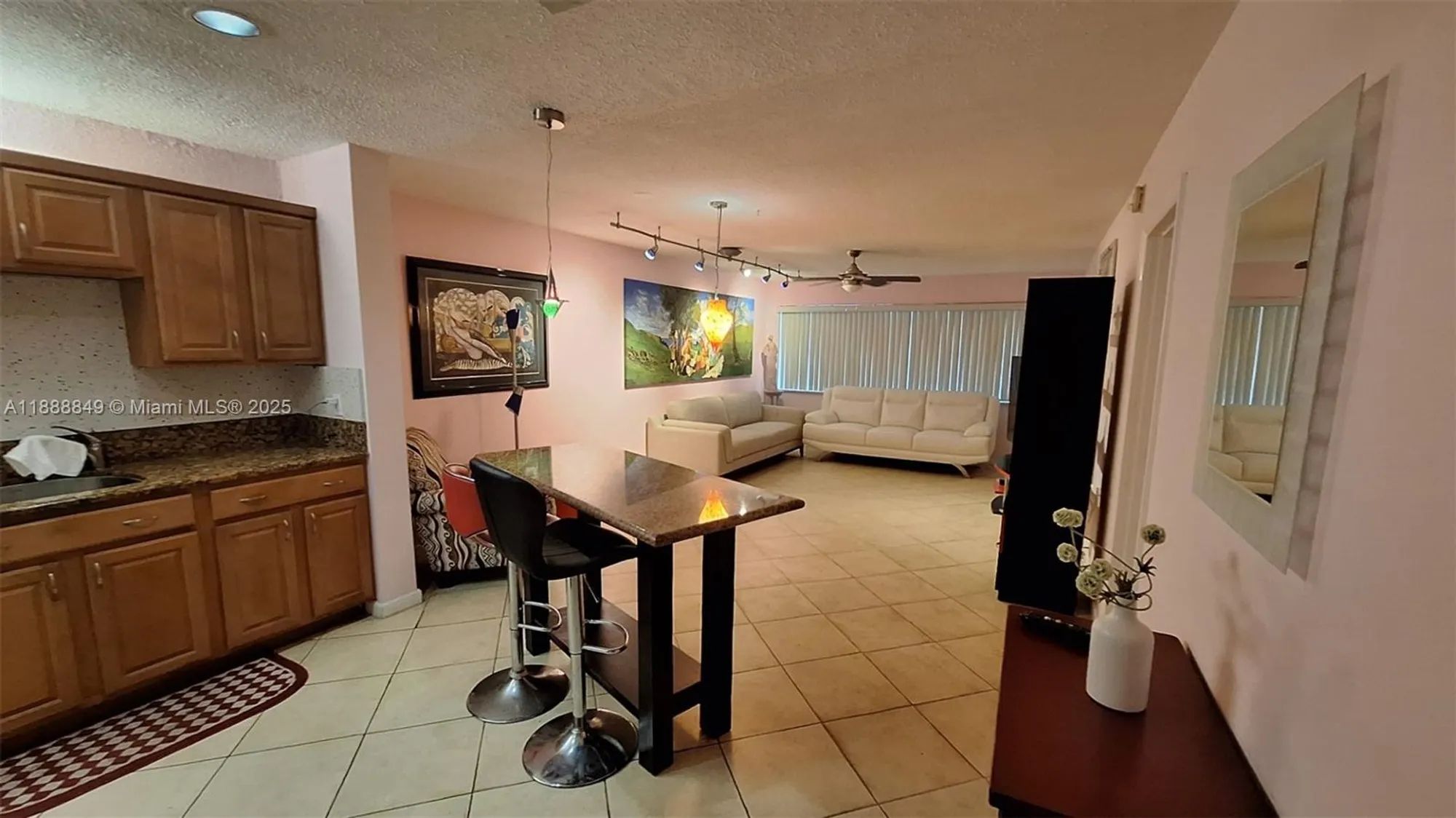 Property Slideshow image 11 of 17 | 215 se 3rd ave 202d, Hallandale Beach, FL, 33009