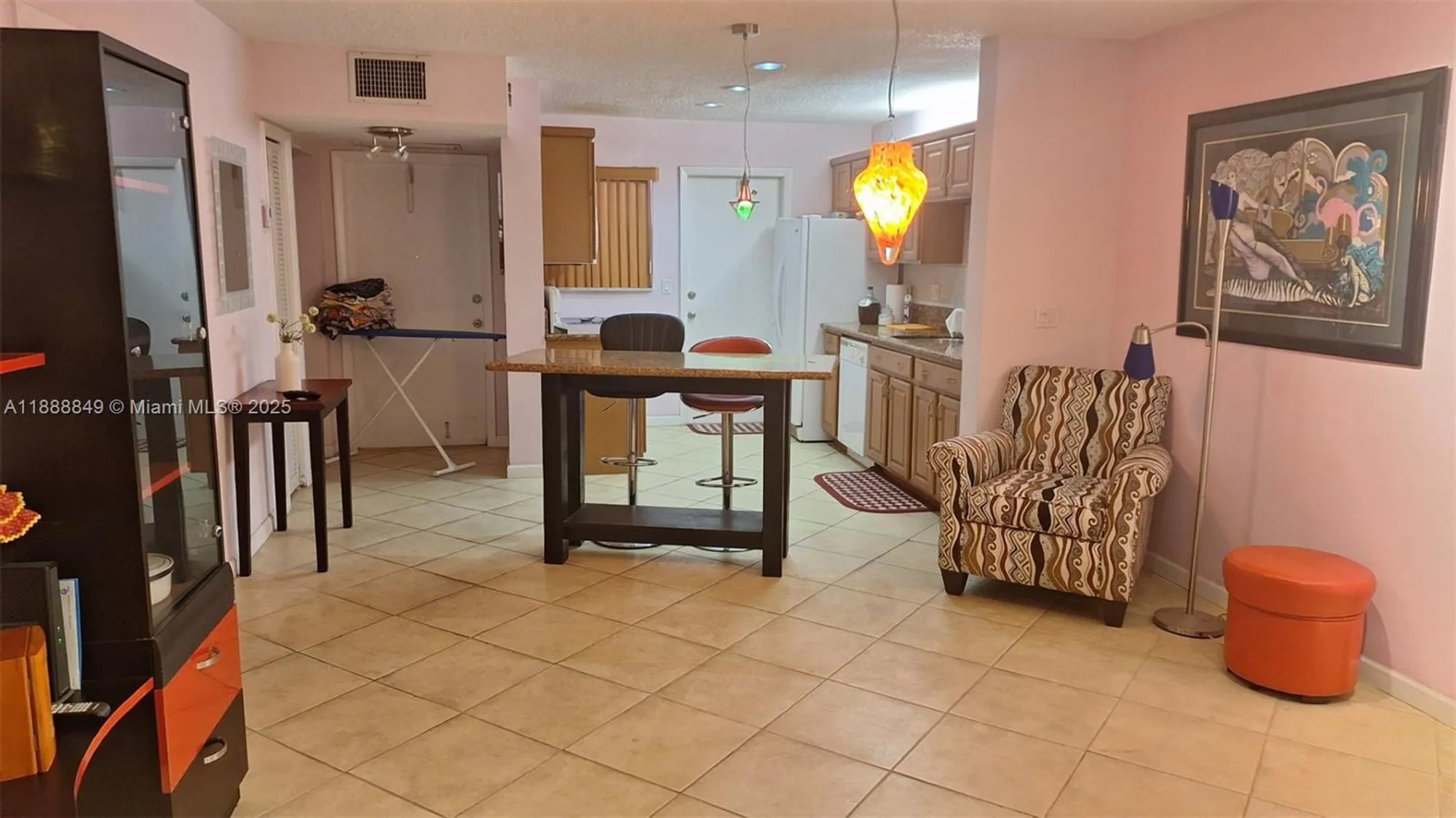 Property Slideshow image 12 of 17 | 215 se 3rd ave 202d, Hallandale Beach, FL, 33009