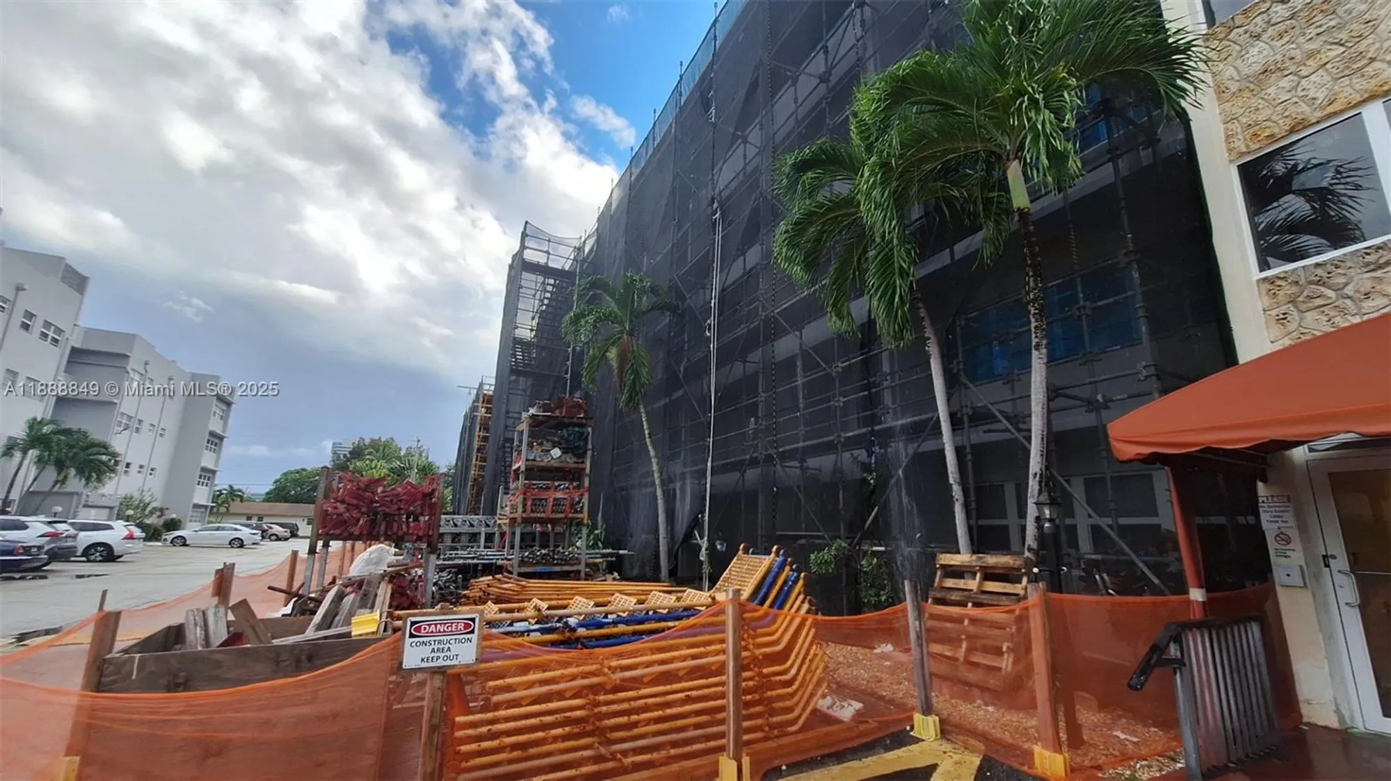 Property Slideshow image 3 of 17 | 215 se 3rd ave 202d, Hallandale Beach, FL, 33009