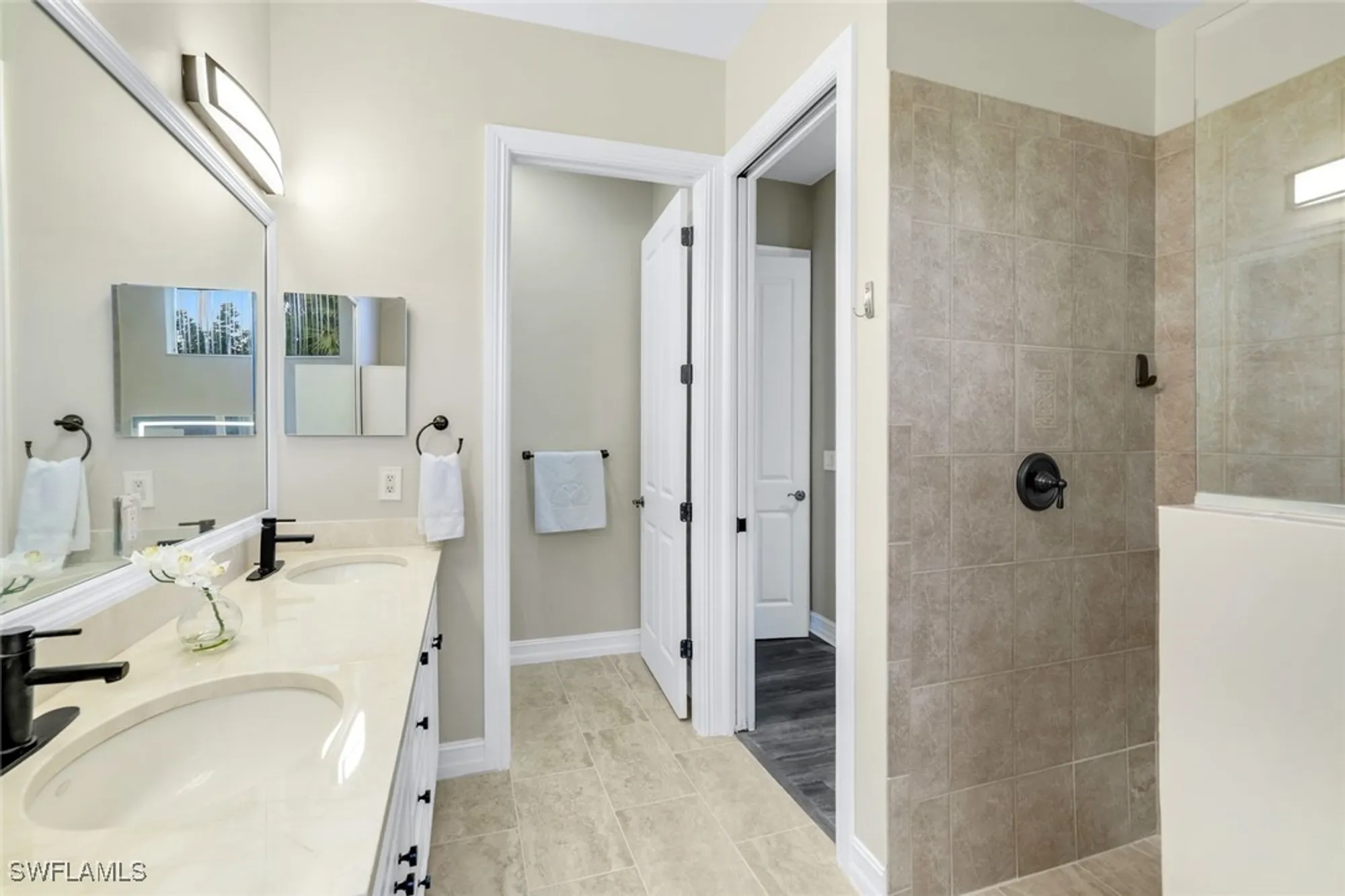 Property Slideshow image 14 of 23 | 6062 divot ct, Naples, FL, 34113