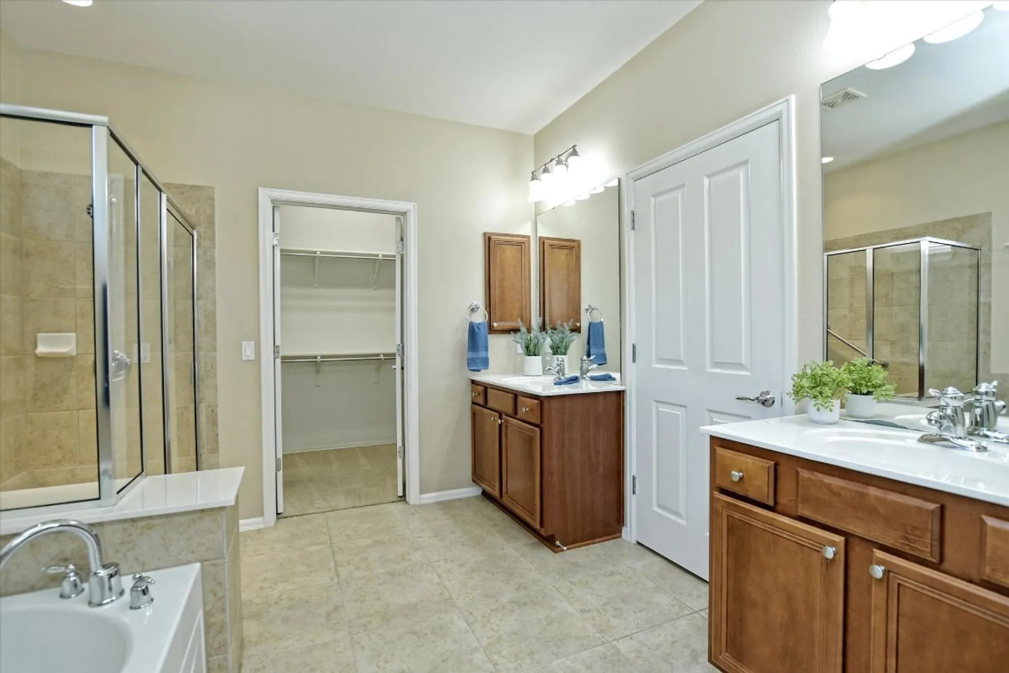 Property Slideshow image 14 of 26 | 702 independence creek ln, Georgetown, TX, 78633