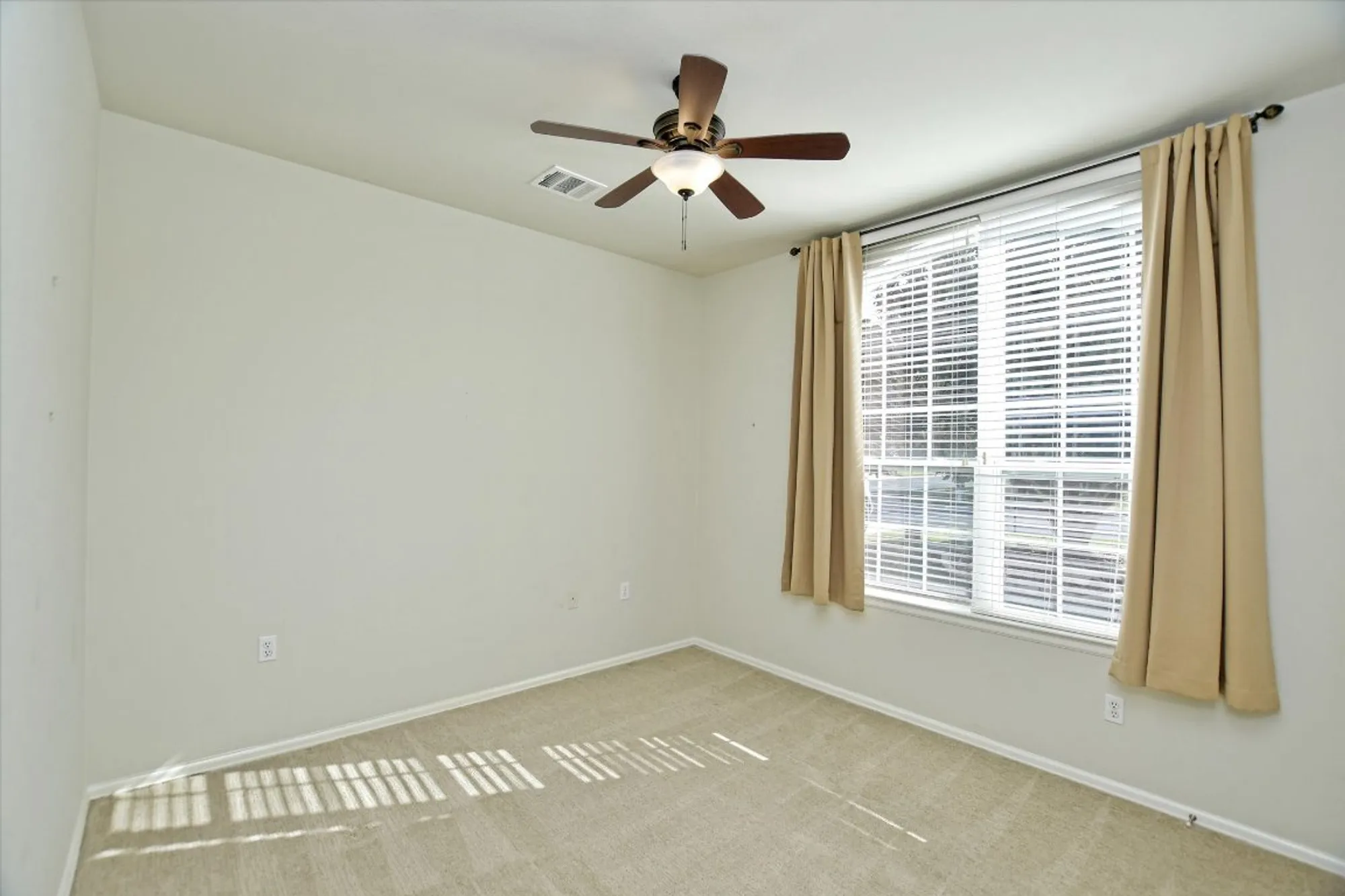 Property Slideshow image 15 of 26 | 702 independence creek ln, Georgetown, TX, 78633