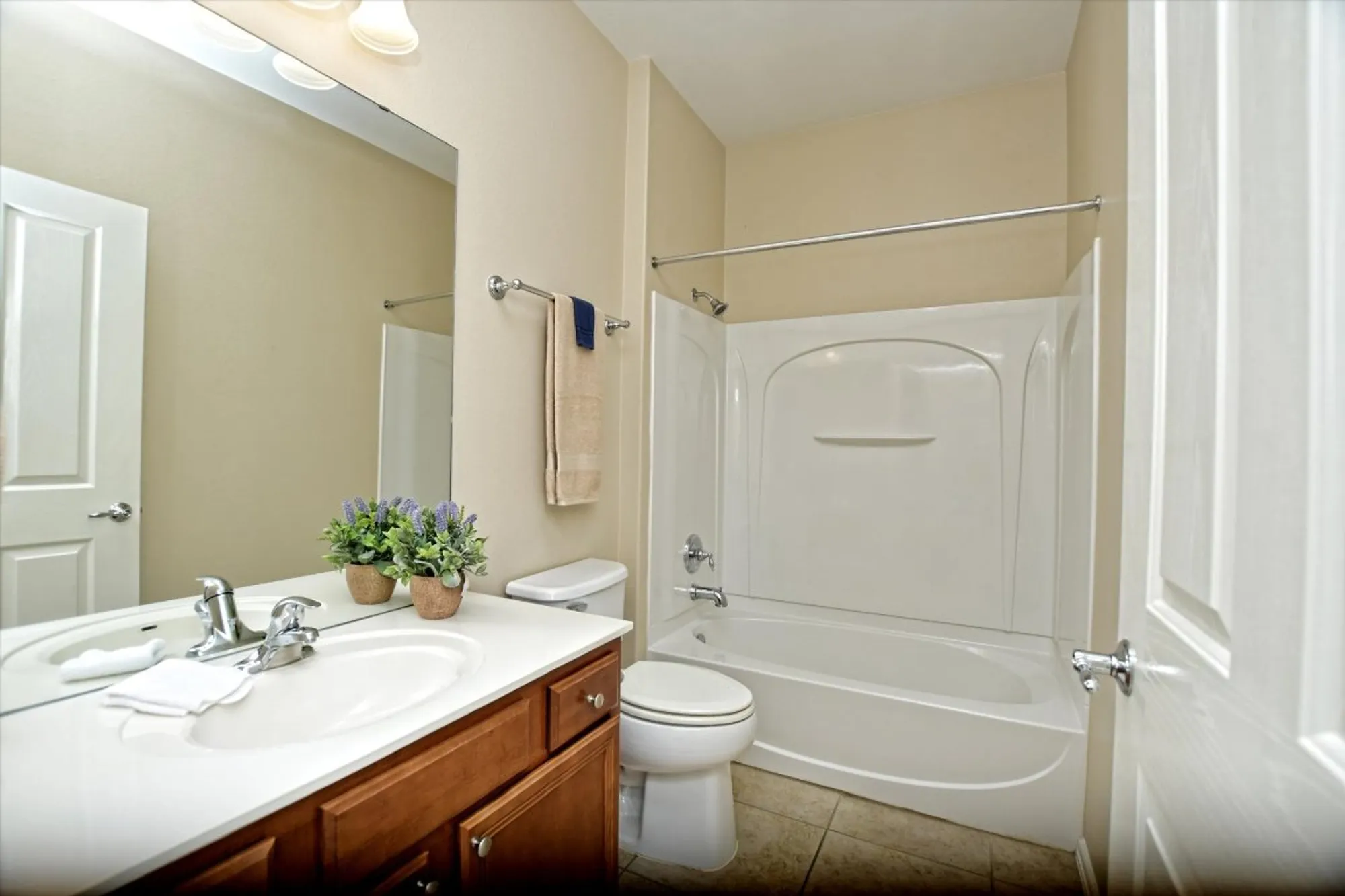 Property Slideshow image 16 of 26 | 702 independence creek ln, Georgetown, TX, 78633
