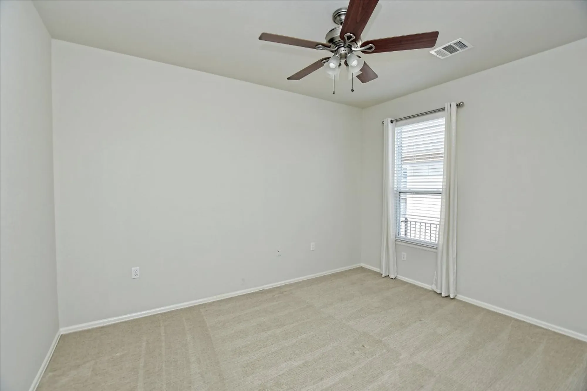 Property Slideshow image 17 of 26 | 702 independence creek ln, Georgetown, TX, 78633