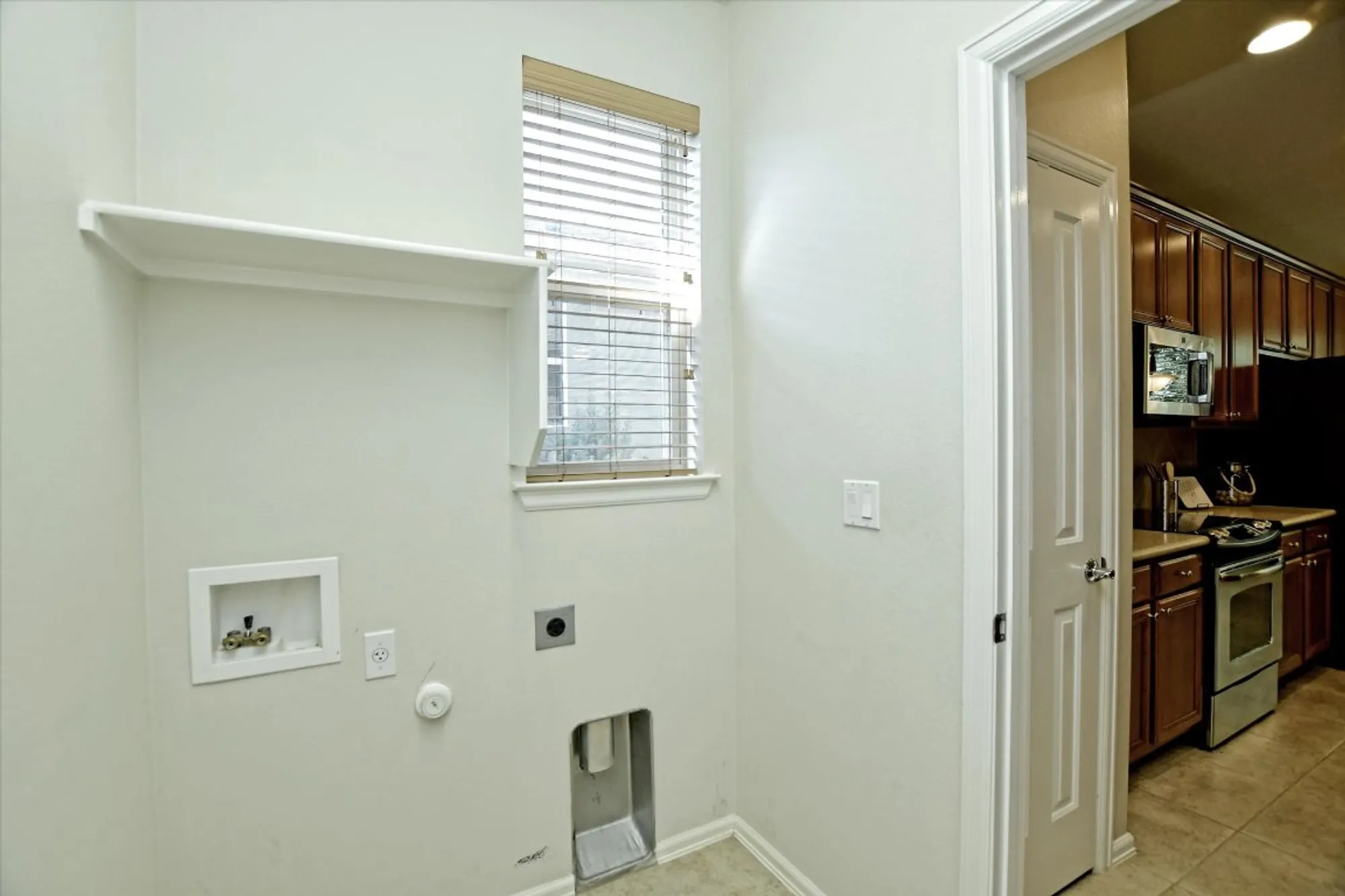 Property Slideshow image 18 of 26 | 702 independence creek ln, Georgetown, TX, 78633